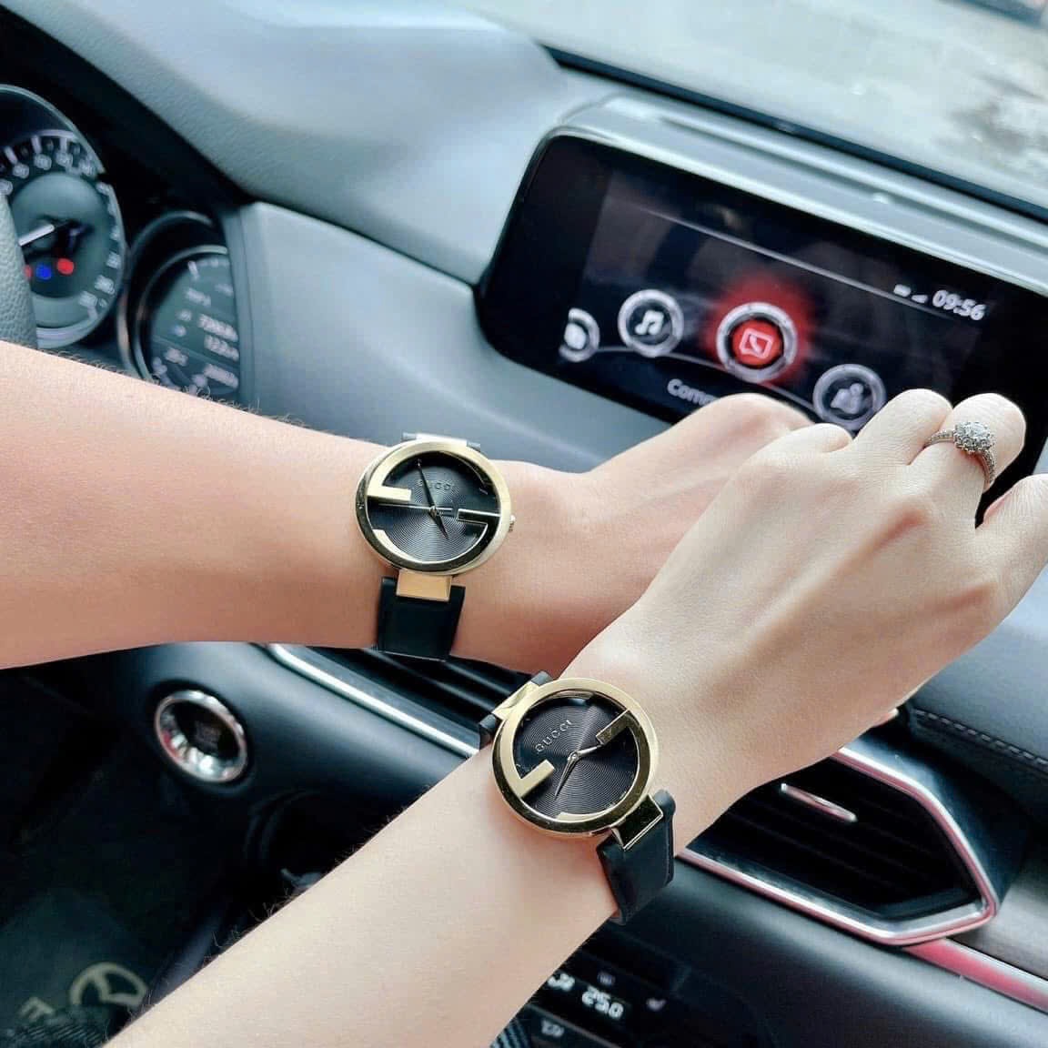 Đồng Hồ Gucci Interlocking |Cặp Đôi |Mặt Tròn |Vàng Gold |Dây Da Màu Đen |Size 36x29mm |donghogiatot.vn