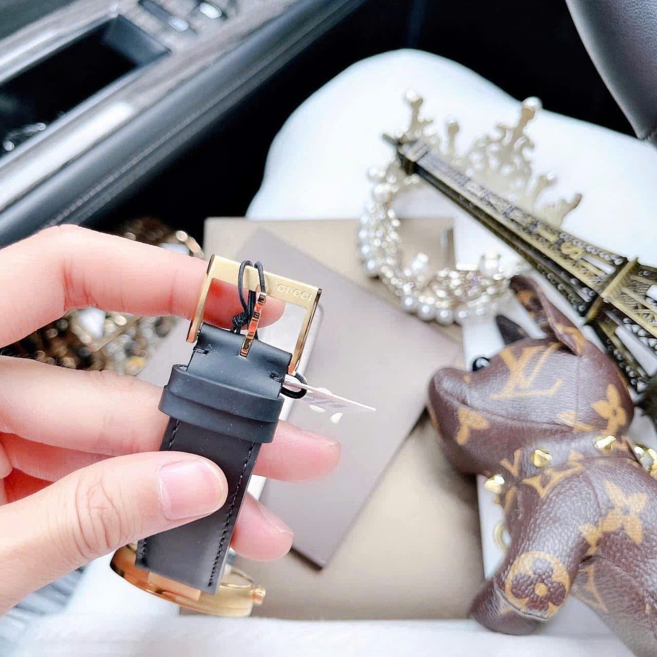 Đồng Hồ Gucci Interlocking |Cặp Đôi |Mặt Tròn |Vàng Gold |Dây Da Màu Đen |Size 36x29mm |donghogiatot.vn