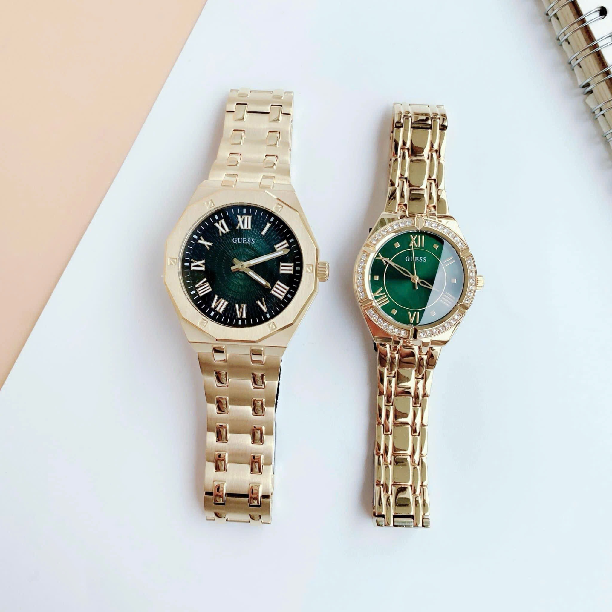 Đồng Hồ Guess Asset |Cặp Đôi |Mặt Xanh Lá |Dây Kim Loại Vàng Gold |Size 42x36mm |donghogiatot.vn
