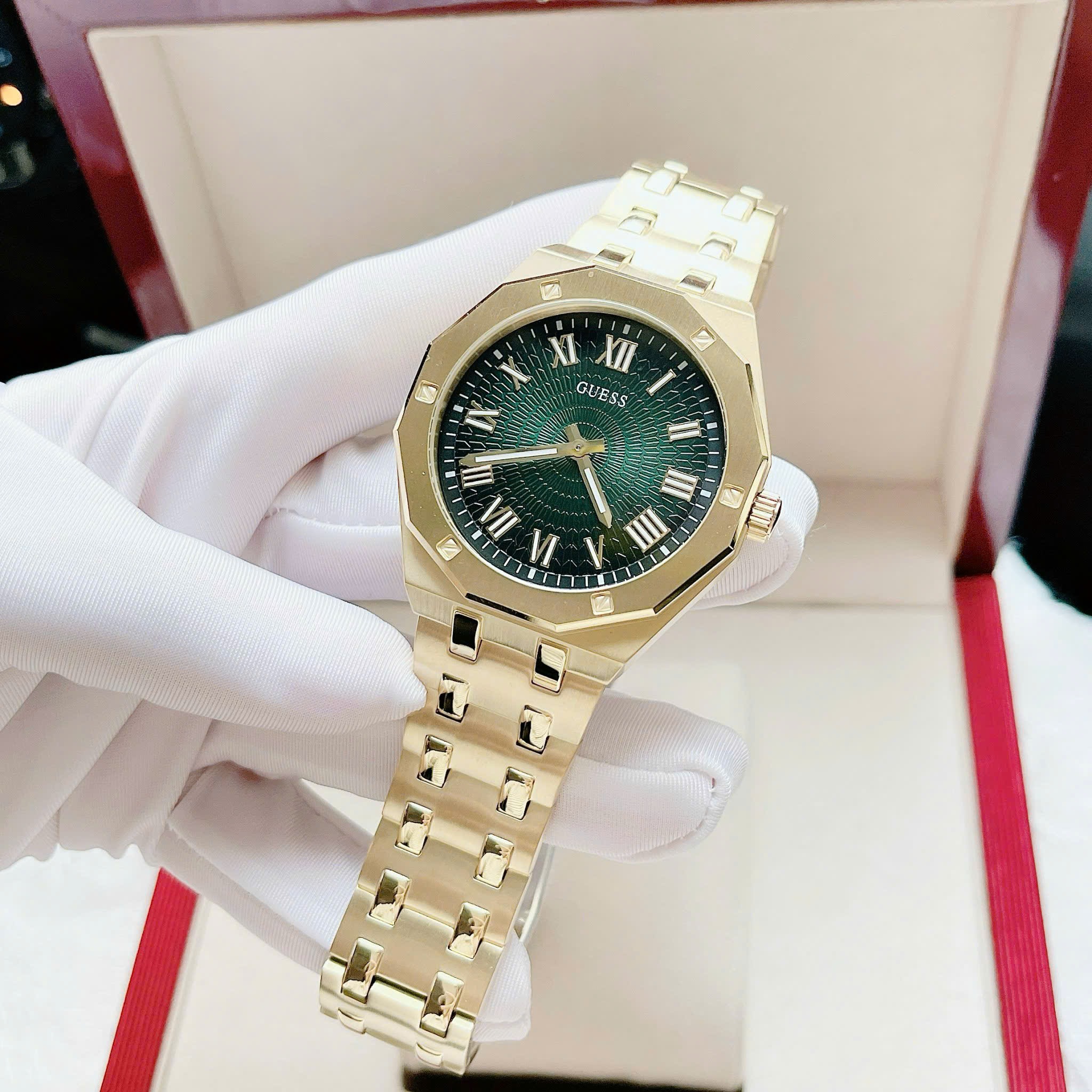 Đồng Hồ Guess Asset |Cặp Đôi |Mặt Xanh Lá |Dây Kim Loại Vàng Gold |Size 42x36mm |donghogiatot.vn