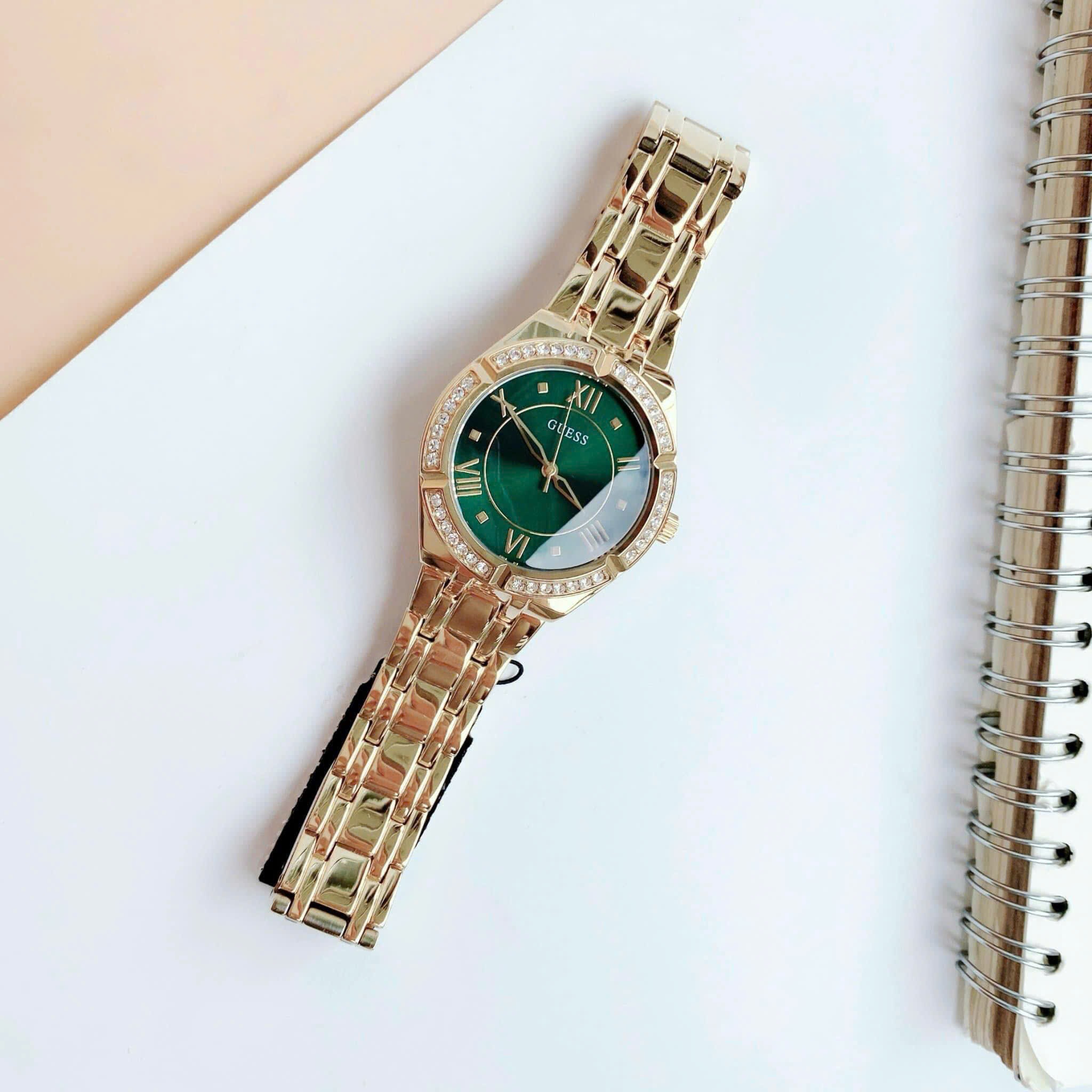Đồng Hồ Guess Asset |Cặp Đôi |Mặt Xanh Lá |Dây Kim Loại Vàng Gold |Size 42x36mm |donghogiatot.vn