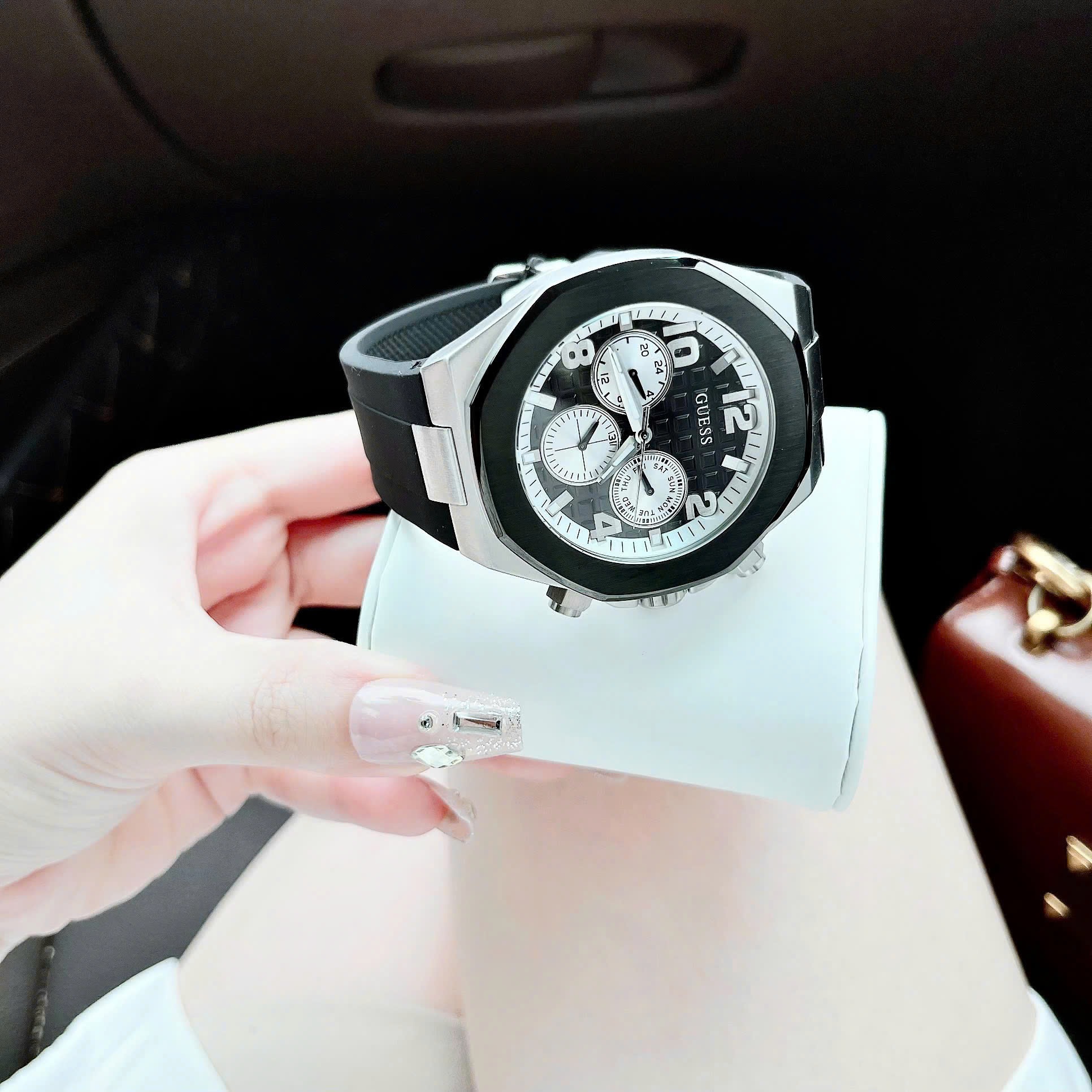 Đồng Hồ Guess Empire |Nam Giới |Chronograph |Silver |Dây Cao Su Đen |Máy Pin (Quartz) |Size 46mm |donghogiatot.vn
