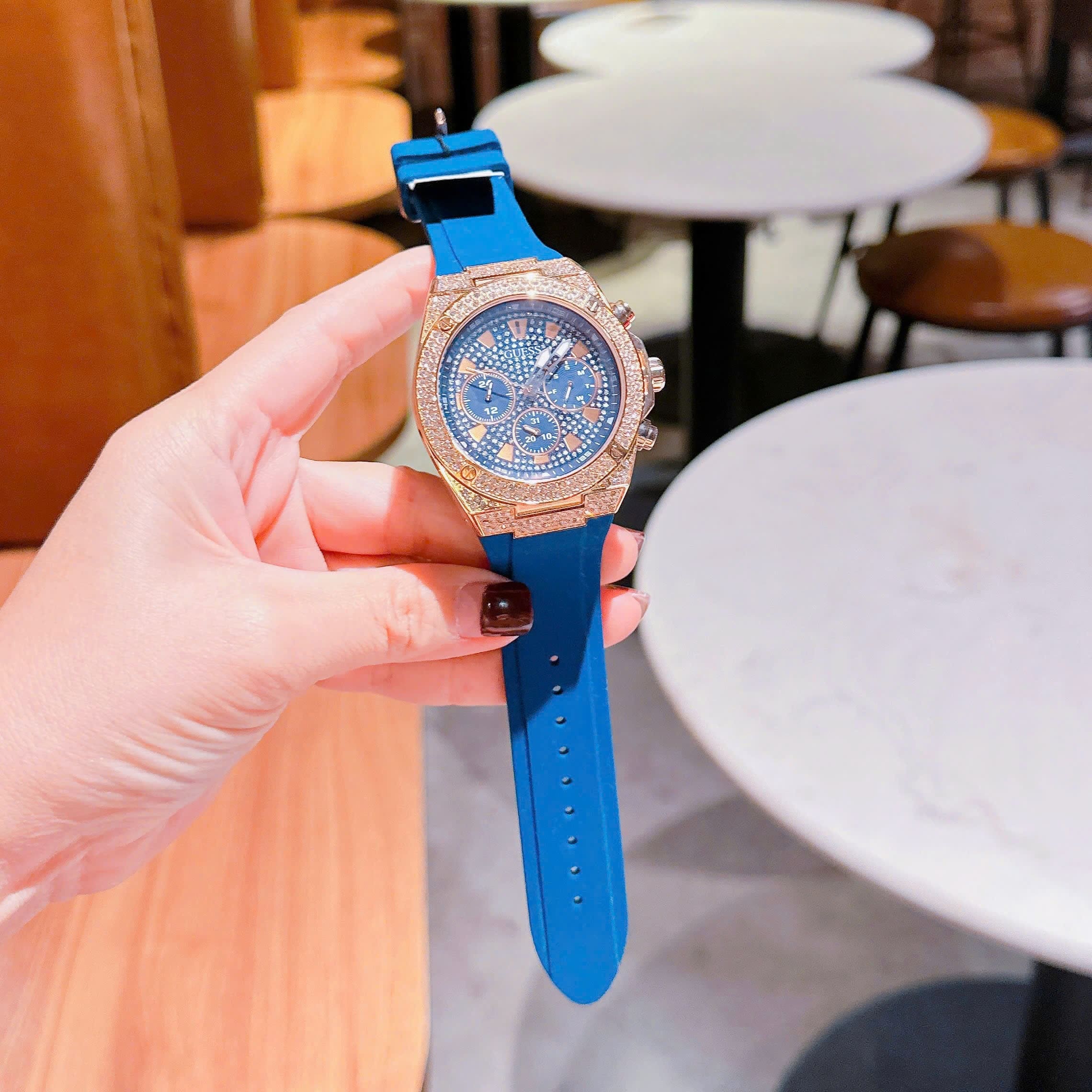 Đồng Hồ Guess 6 Kim |Cặp Đôi |Đính Đá |Rose Gold |Dây Cao Su Xanh Dương |Size 45x38mm |donghogiatot.vn