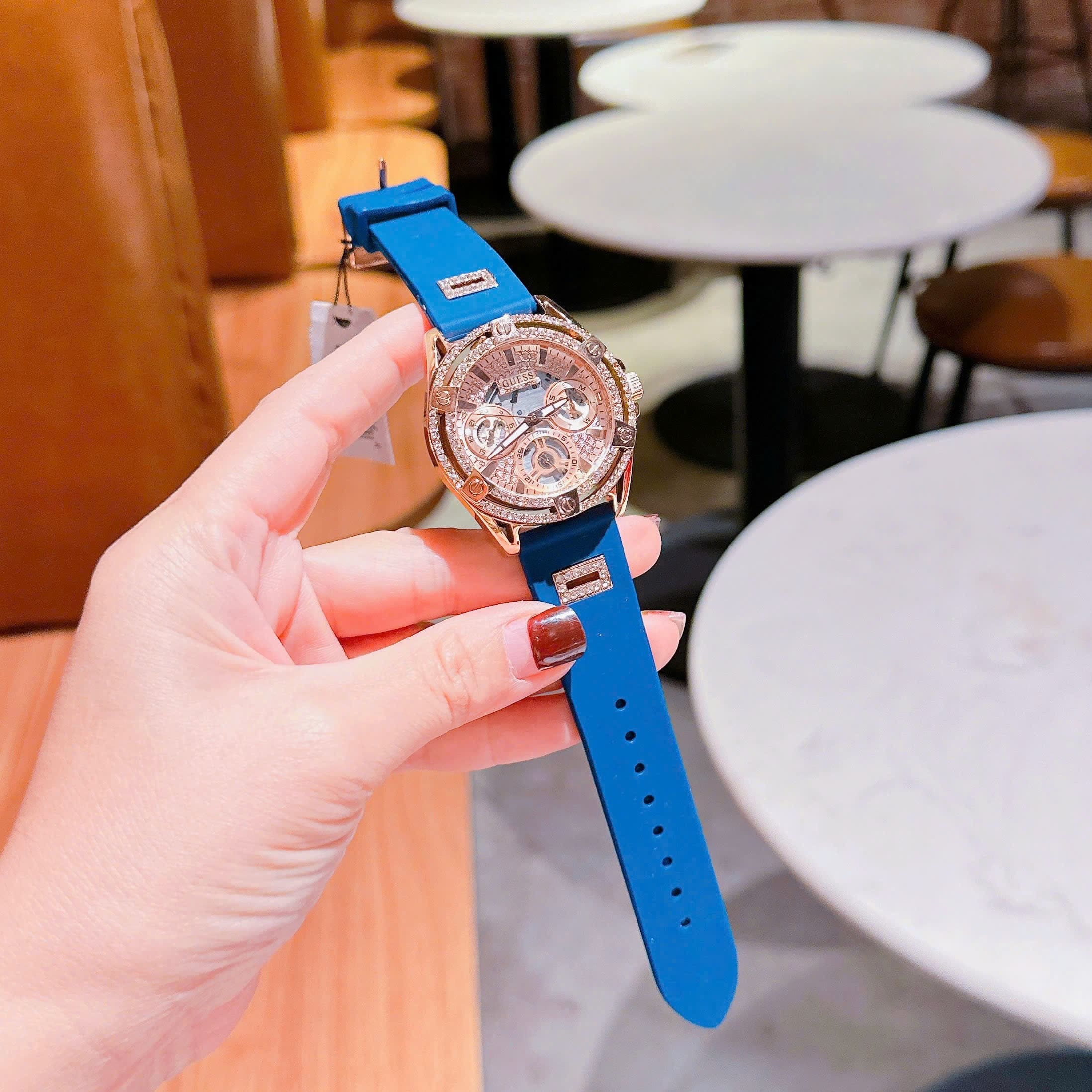 Đồng Hồ Guess 6 Kim |Cặp Đôi |Đính Đá |Rose Gold |Dây Cao Su Xanh Dương |Size 45x38mm |donghogiatot.vn