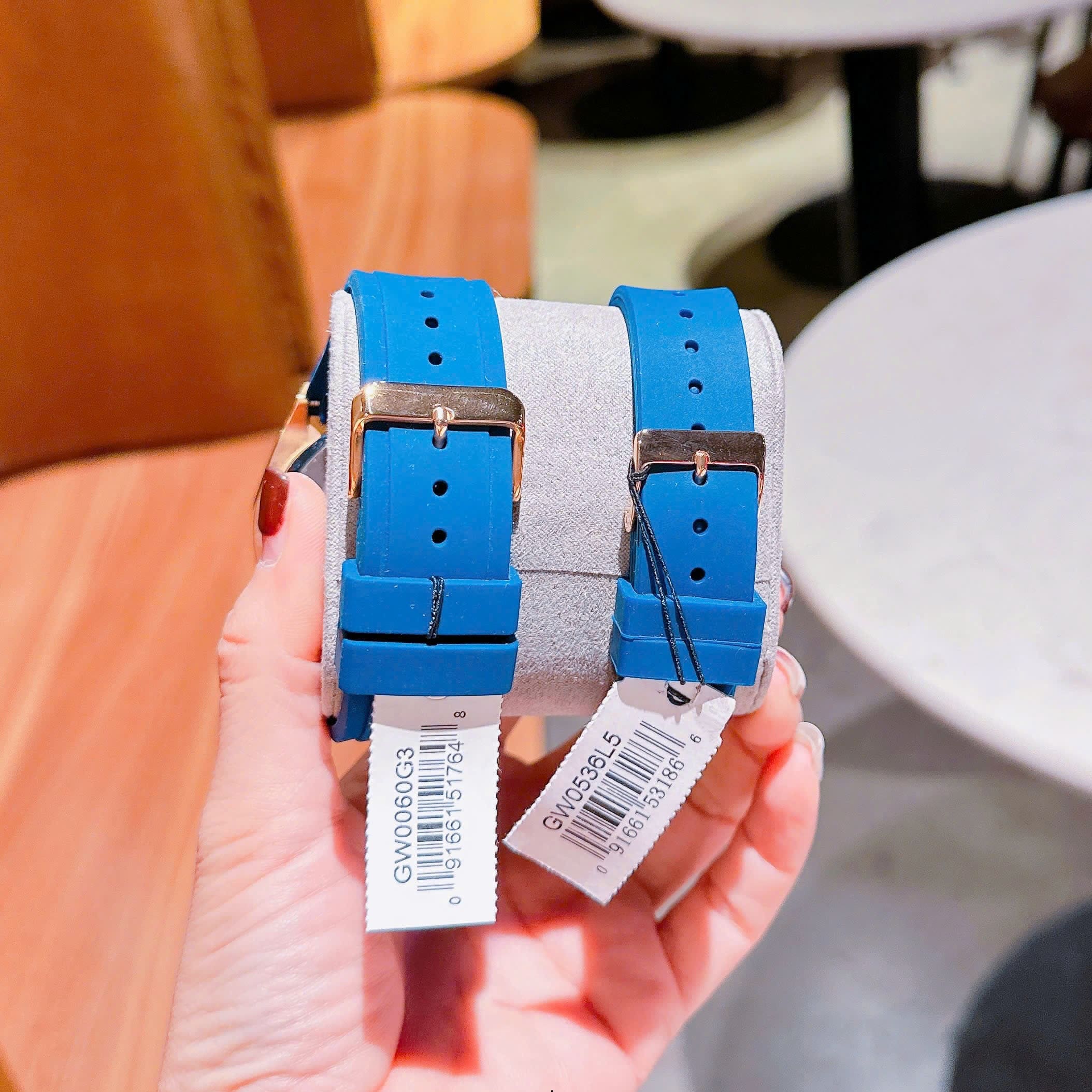 Đồng Hồ Guess 6 Kim |Cặp Đôi |Đính Đá |Rose Gold |Dây Cao Su Xanh Dương |Size 45x38mm |donghogiatot.vn