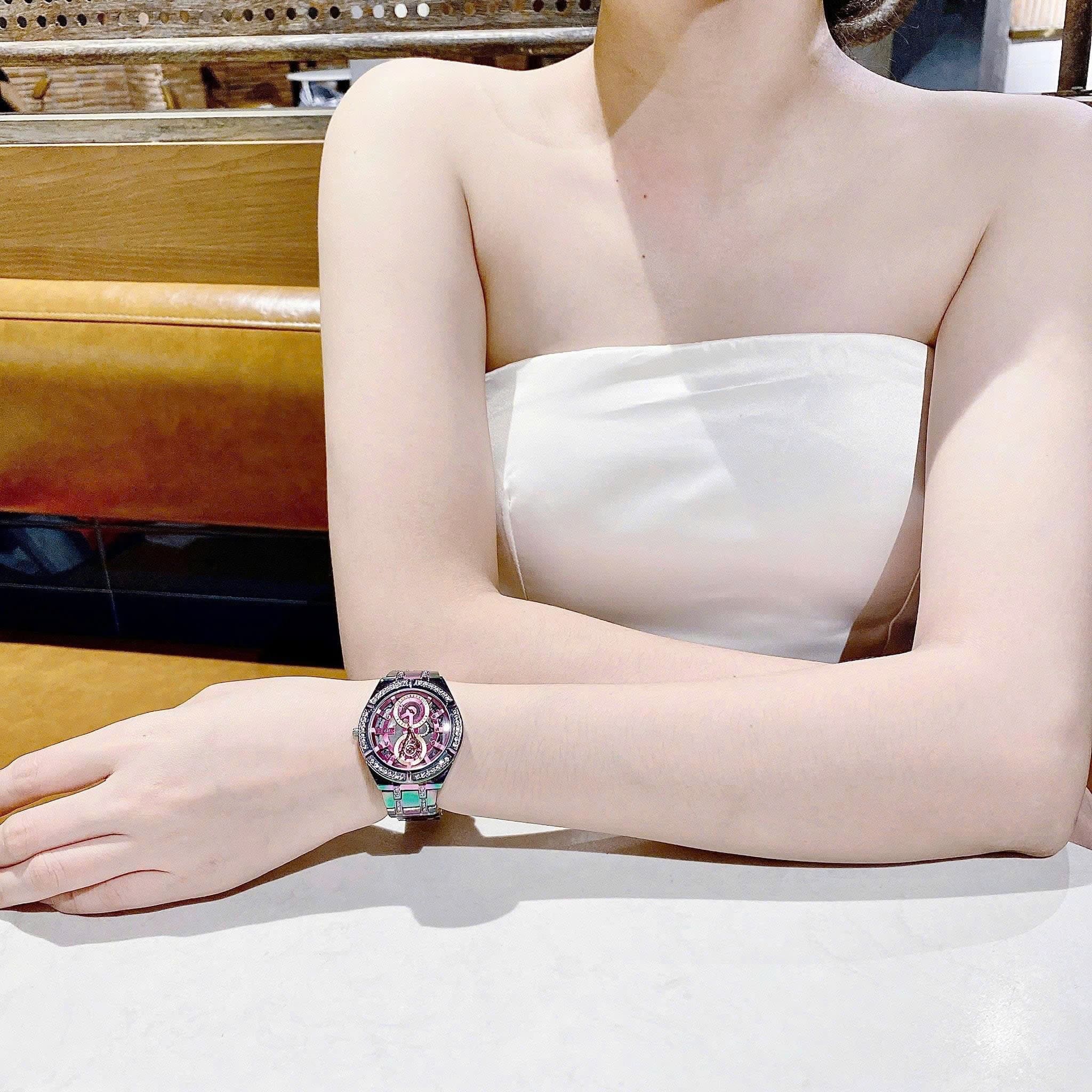 Đồng Hồ Guess Allara Iridescent |Nữ Giới |Lộ Máy |Dây Kim Loại Màu Tím |Máy Pin (Quartz) |Size 36mm |donghogiatot.vn