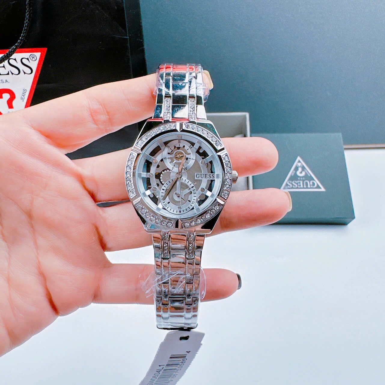 Đồng Hồ Guess Allara |Nữ Giới |Đính Đá |Dây Kim Loại Trắng Silver |Máy Pin (Quartz) |Size 36mm |donghogiatot.vn
