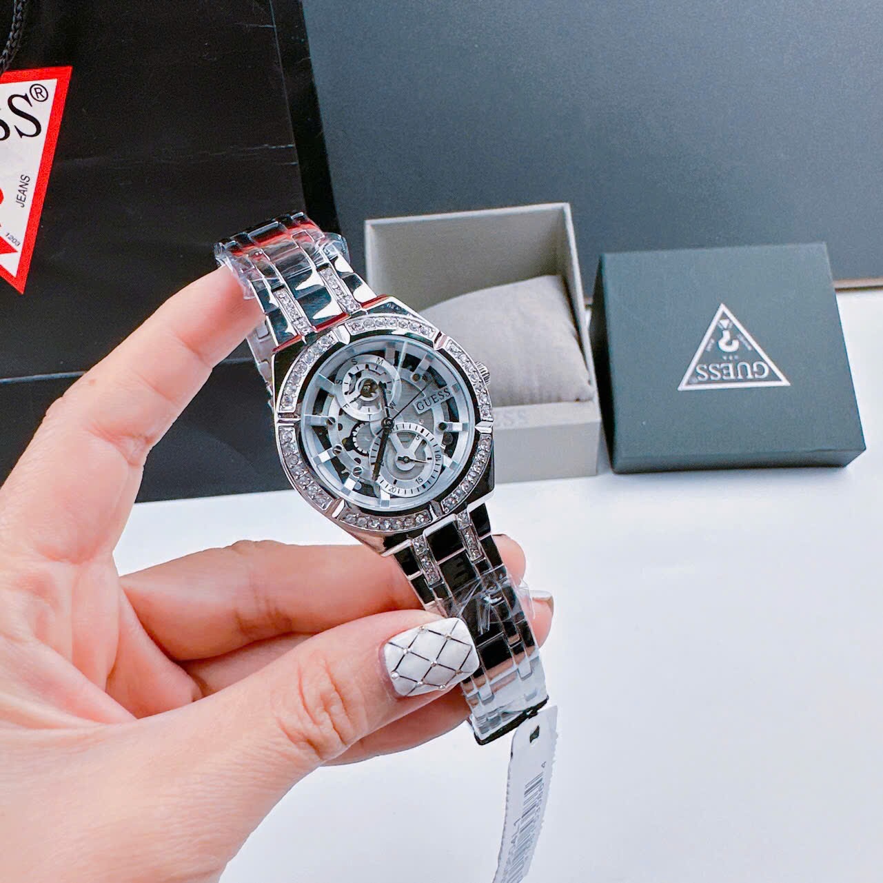 Đồng Hồ Guess Allara |Nữ Giới |Đính Đá |Dây Kim Loại Trắng Silver |Máy Pin (Quartz) |Size 36mm |donghogiatot.vn