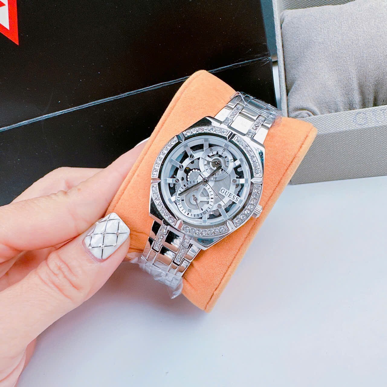 Đồng Hồ Guess Allara |Nữ Giới |Đính Đá |Dây Kim Loại Trắng Silver |Máy Pin (Quartz) |Size 36mm |donghogiatot.vn