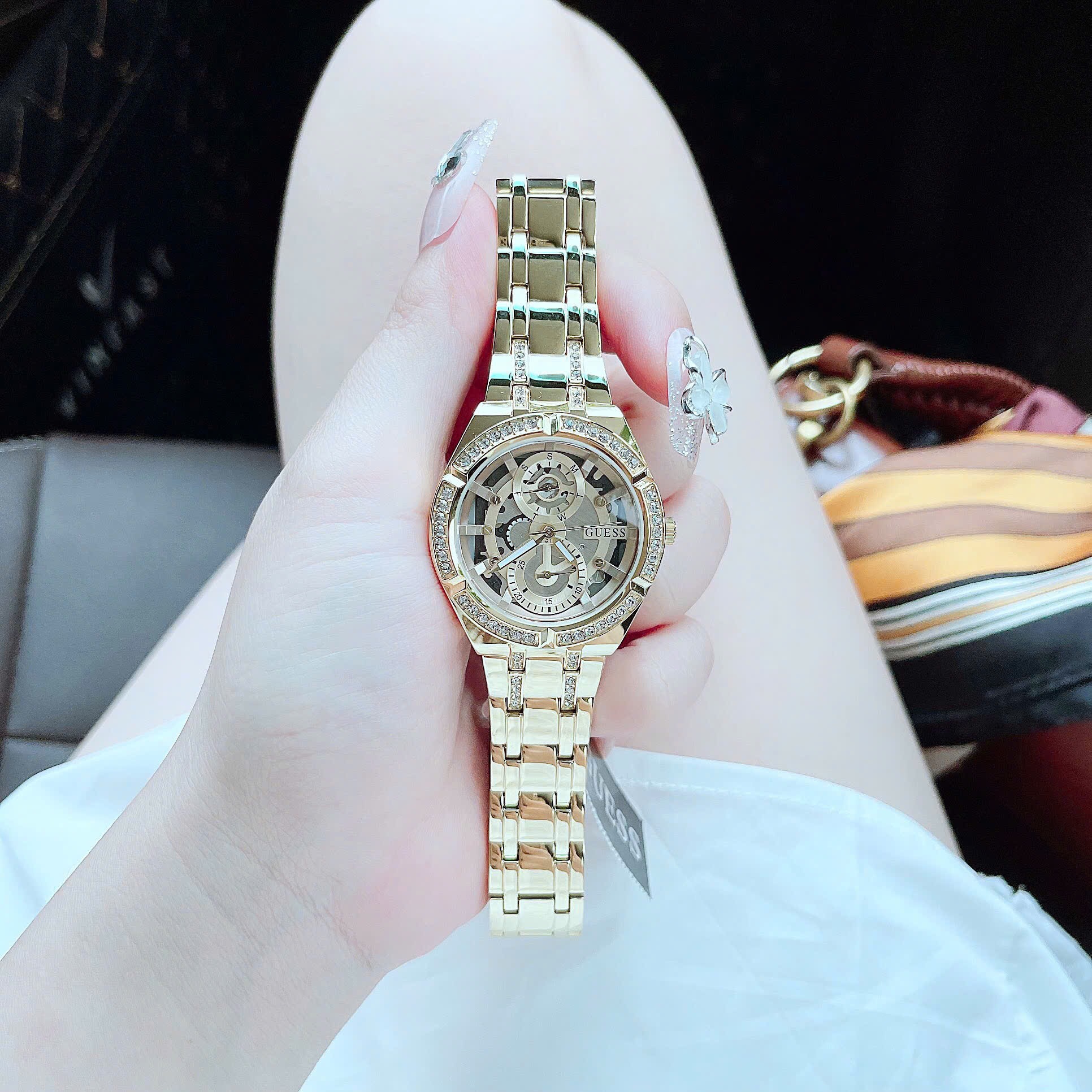 Đồng Hồ Guess Allara |Nữ Giới |Đính Đá |Dây Kim Loại Vàng Gold |Máy Pin (Quartz) |Size 36mm |donghogiatot.vn