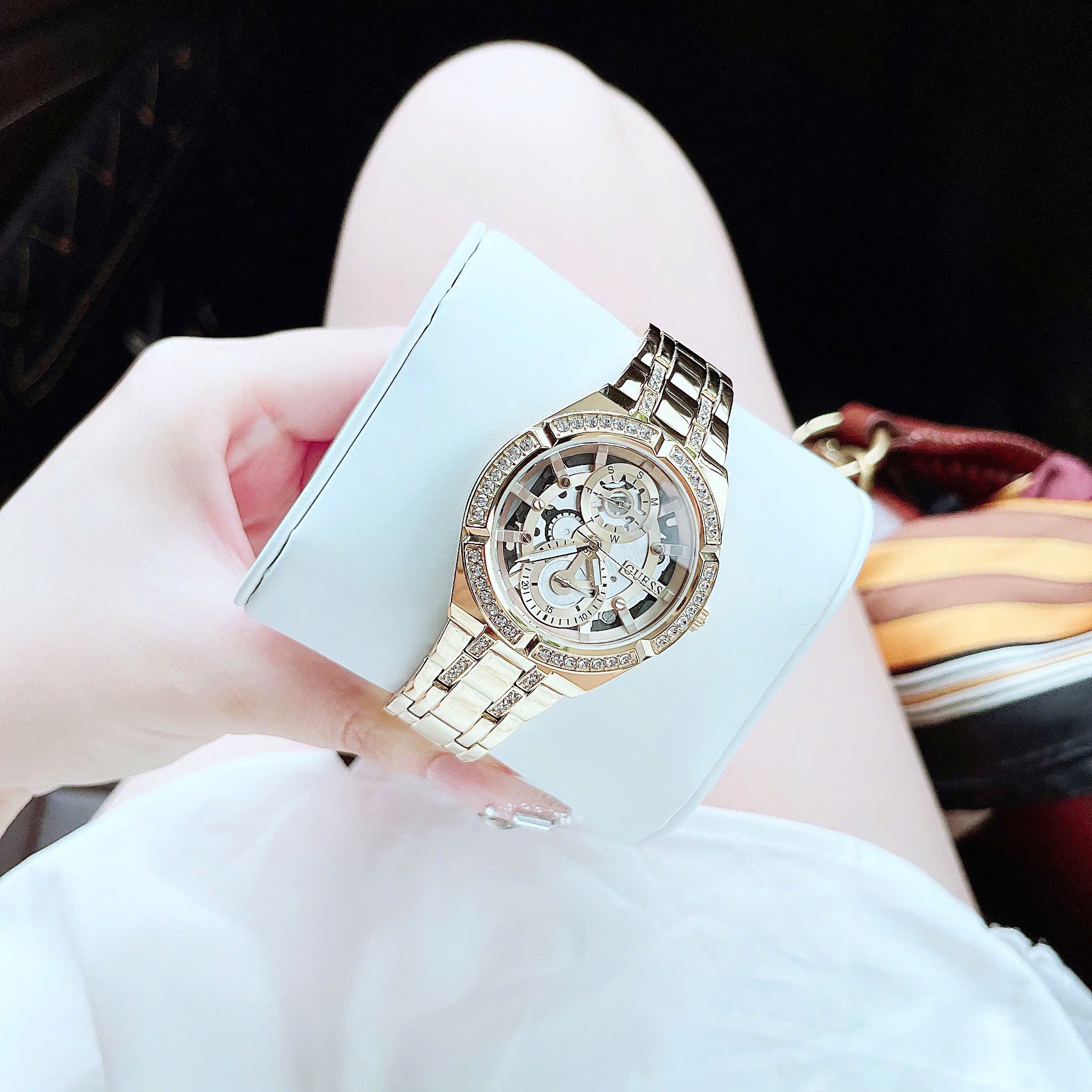 Đồng Hồ Guess Allara |Nữ Giới |Đính Đá |Dây Kim Loại Vàng Gold |Máy Pin (Quartz) |Size 36mm |donghogiatot.vn
