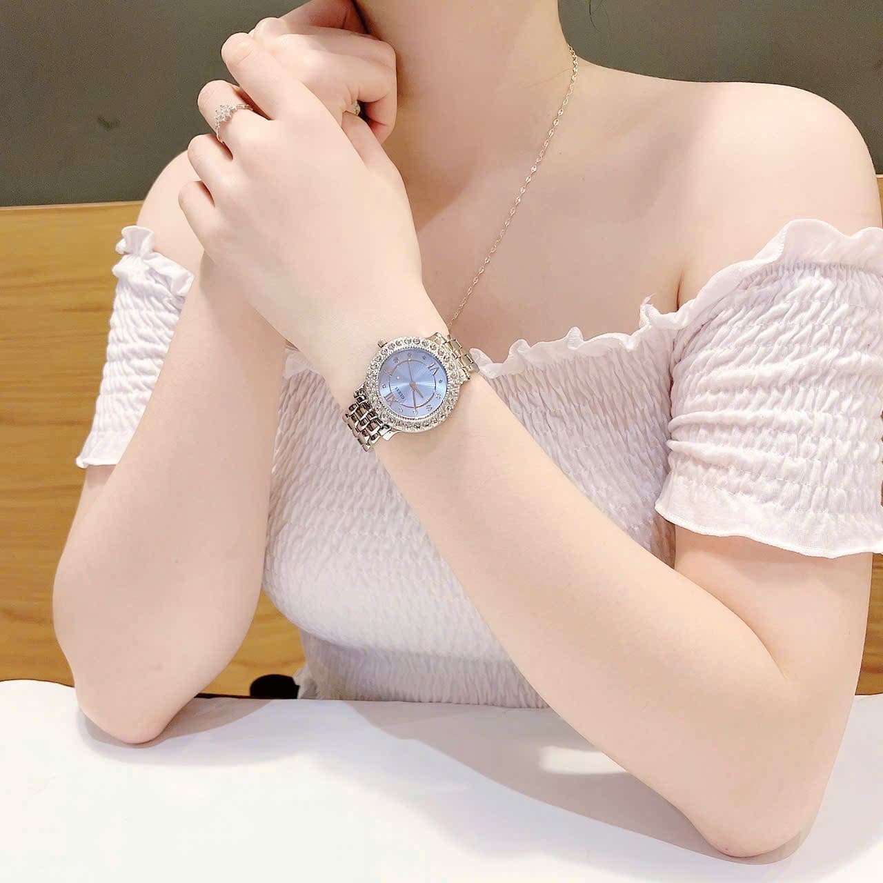 Đồng Hồ Guess Blush Mâm Xôi |Nữ Giới |Mặt Xanh Da Trời |Dây Kim Loại Silver |Máy Pin (Quartz) |Size 34mm |donghogiatot.vn