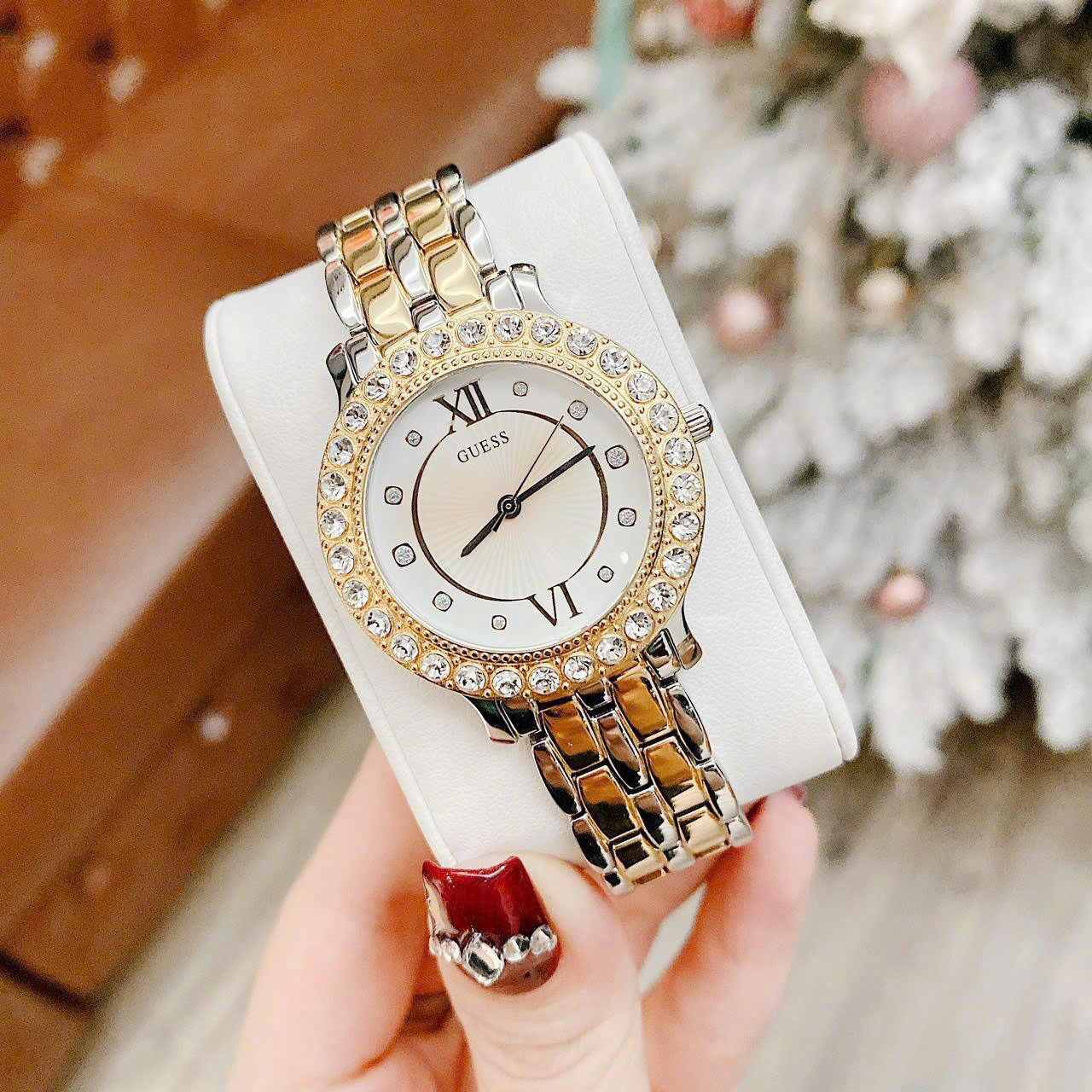 Đồng Hồ Guess Blush |Nữ Giới |Đính Đá |Dây Kim Loại Demi Vàng Gold |Máy Pin (Quartz) |Size 34mm |donghogiatot.vn