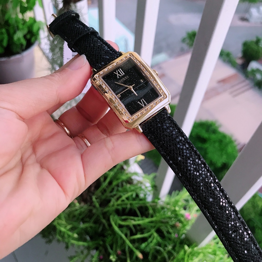 Đồng Hồ Guess Chipu |Nữ Giới |Mặt Chữ Nhật |Vàng Gold |Dây Da Đen |Máy Pin (Quartz) |Size 28x36mm |donghogiatot.vn