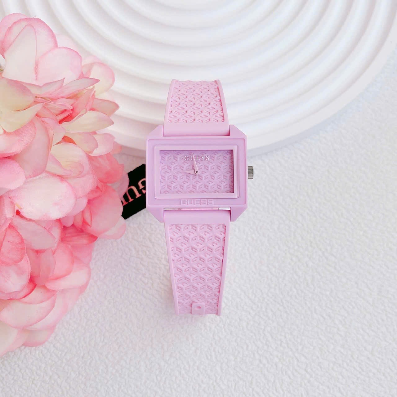 Đồng Hồ Guess Classic |Nữ Giới |Mặt Vuông |Dây Cao Su Màu Hồng |Máy Pin (Quartz) |Size 33mm |donghogiatot.vn