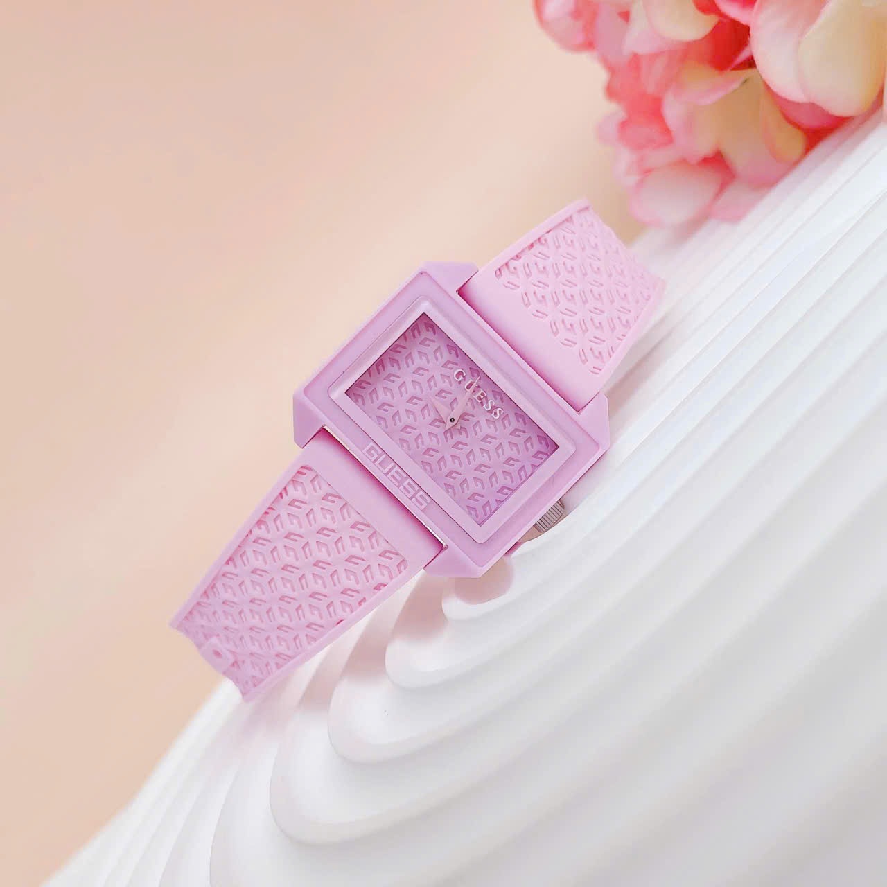 Đồng Hồ Guess Classic |Nữ Giới |Mặt Vuông |Dây Cao Su Màu Hồng |Máy Pin (Quartz) |Size 33mm |donghogiatot.vn
