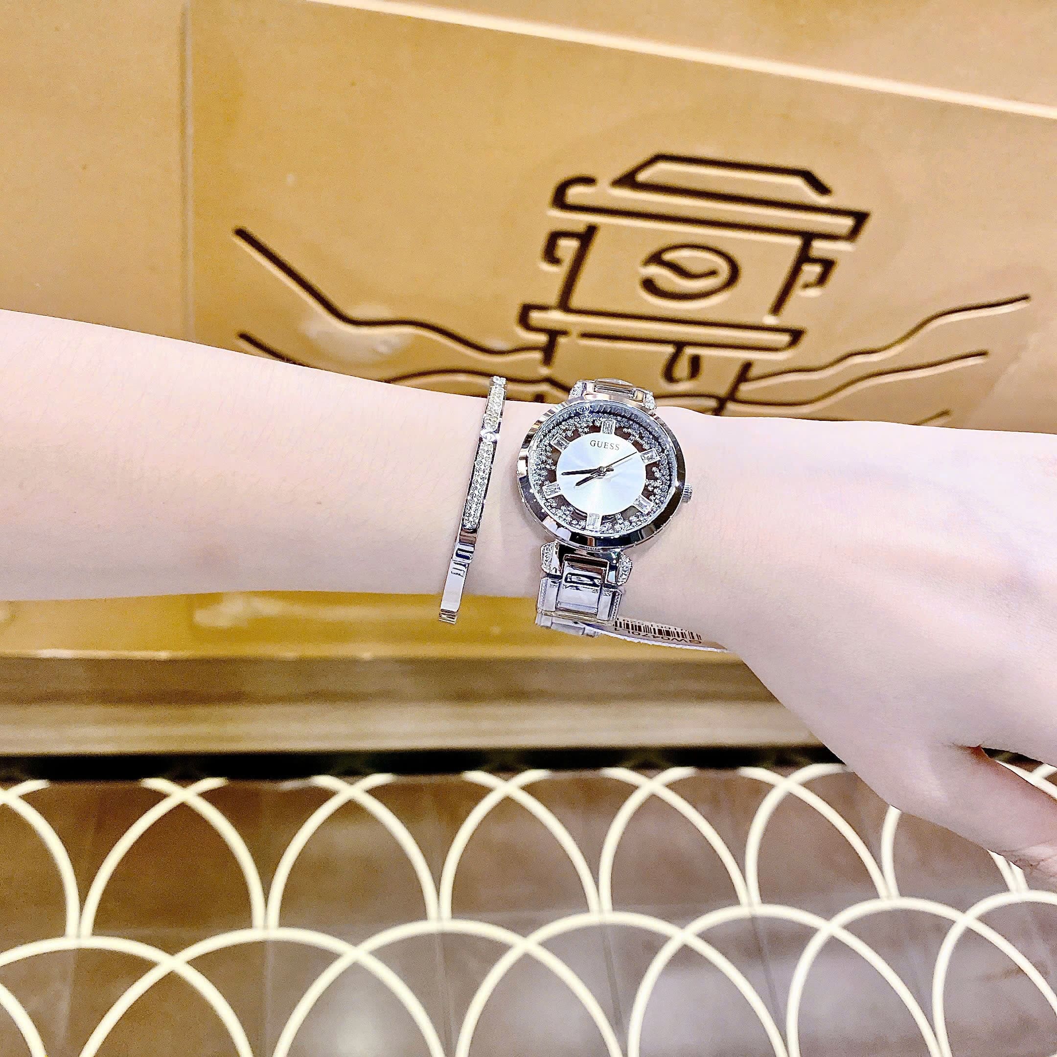 Đồng Hồ Guess Clear |Nữ Giới |Mặt Tròn |Đính Đá |Dây Kim Loại Silver |Máy Pin (Quartz) |Size 33mm |donghogiatot.vn