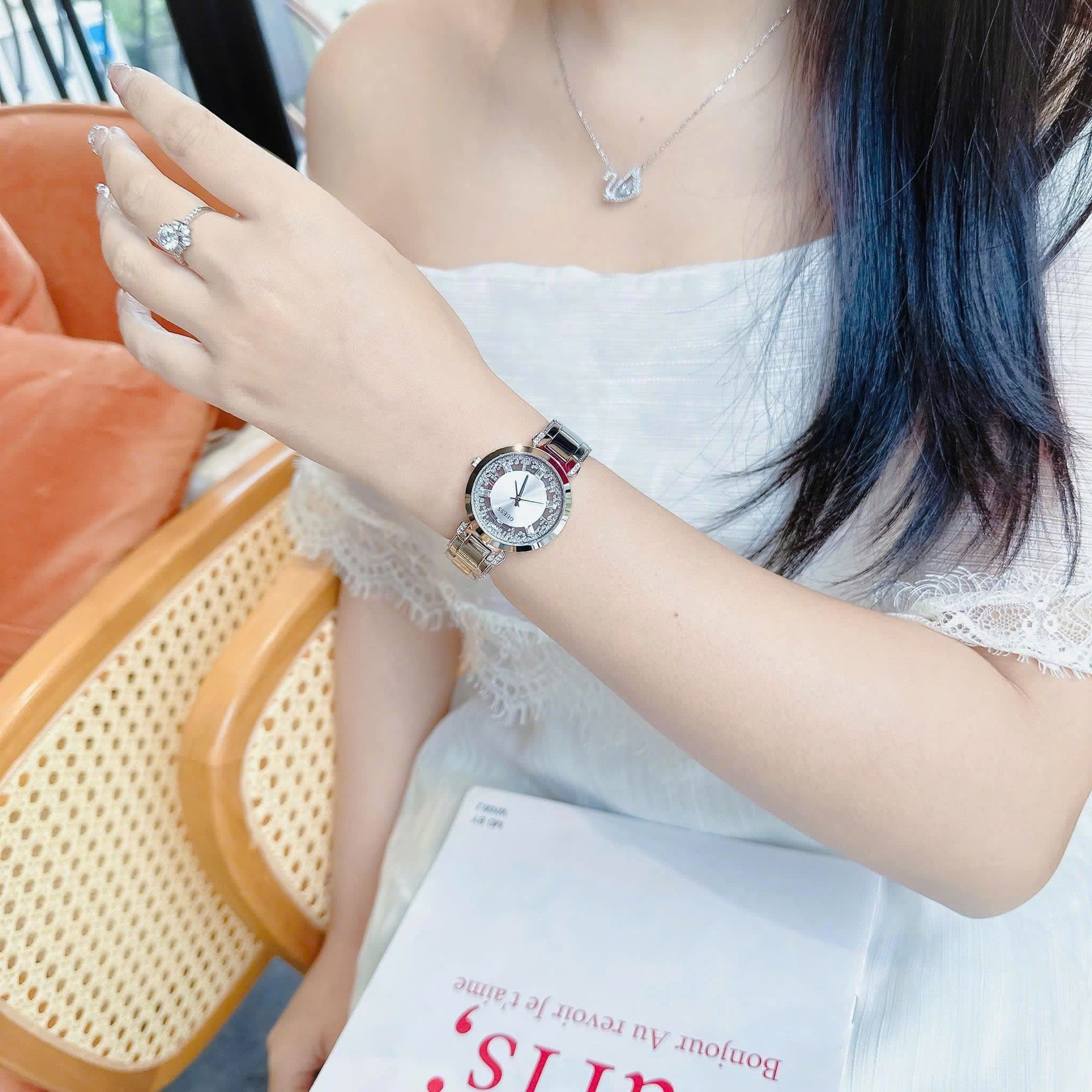 Đồng Hồ Guess Clear |Nữ Giới |Mặt Tròn |Đính Đá |Dây Kim Loại Silver |Máy Pin (Quartz) |Size 33mm |donghogiatot.vn