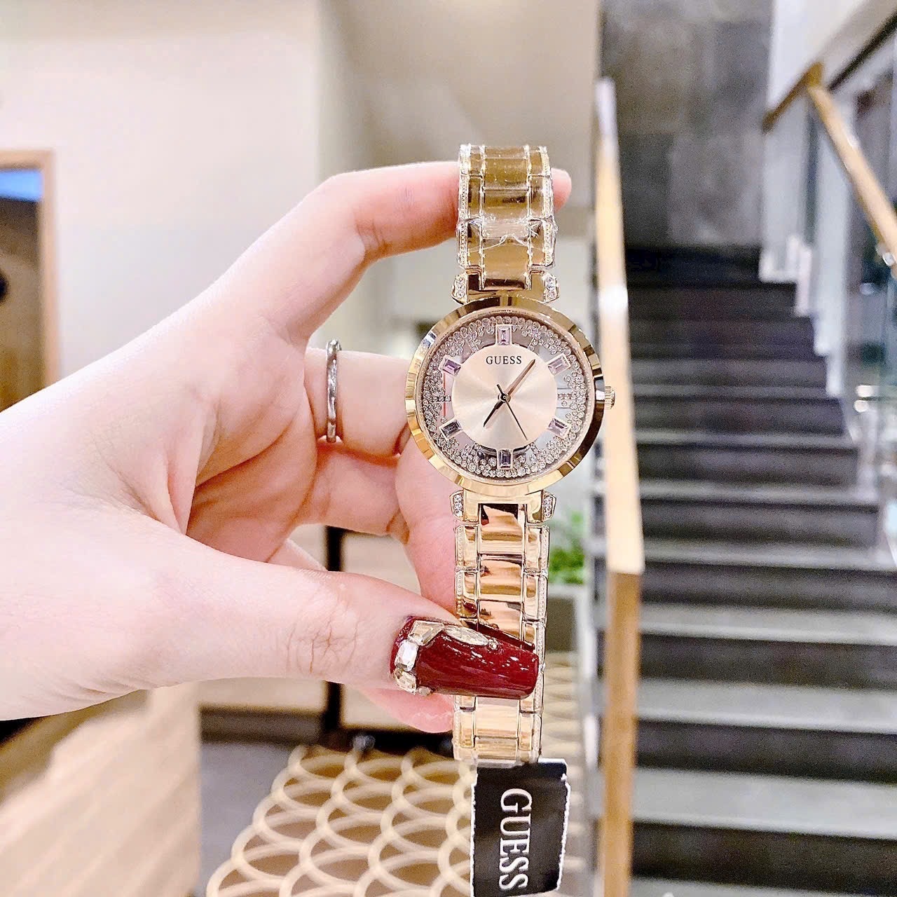 Đồng Hồ Guess Clear |Nữ Giới |Mặt Tròn |Đính Đá |Dây Kim Loại Vàng Gold |Máy Pin (Quartz) |Size 33mm |donghogiatot.vn