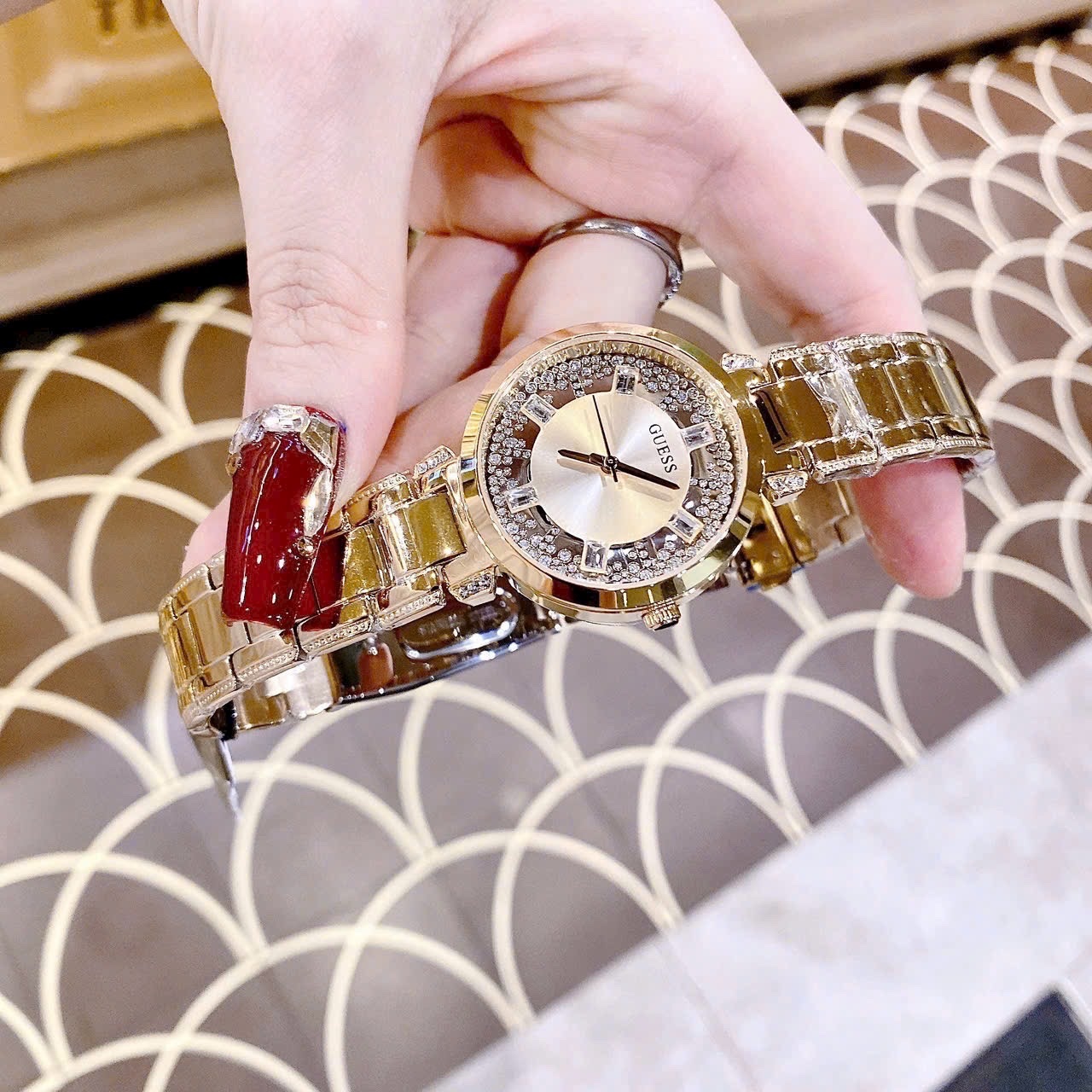 Đồng Hồ Guess Clear |Nữ Giới |Mặt Tròn |Đính Đá |Dây Kim Loại Vàng Gold |Máy Pin (Quartz) |Size 33mm |donghogiatot.vn