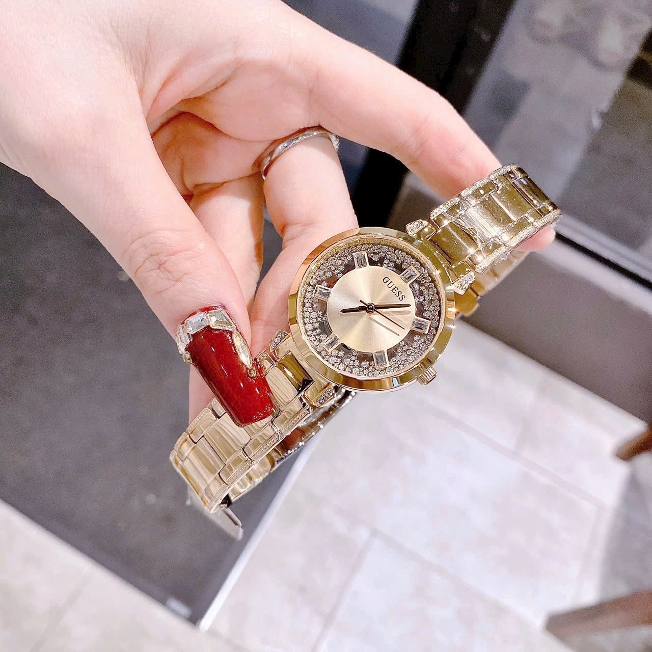 Đồng Hồ Guess Clear |Nữ Giới |Mặt Tròn |Đính Đá |Dây Kim Loại Vàng Gold |Máy Pin (Quartz) |Size 33mm |donghogiatot.vn
