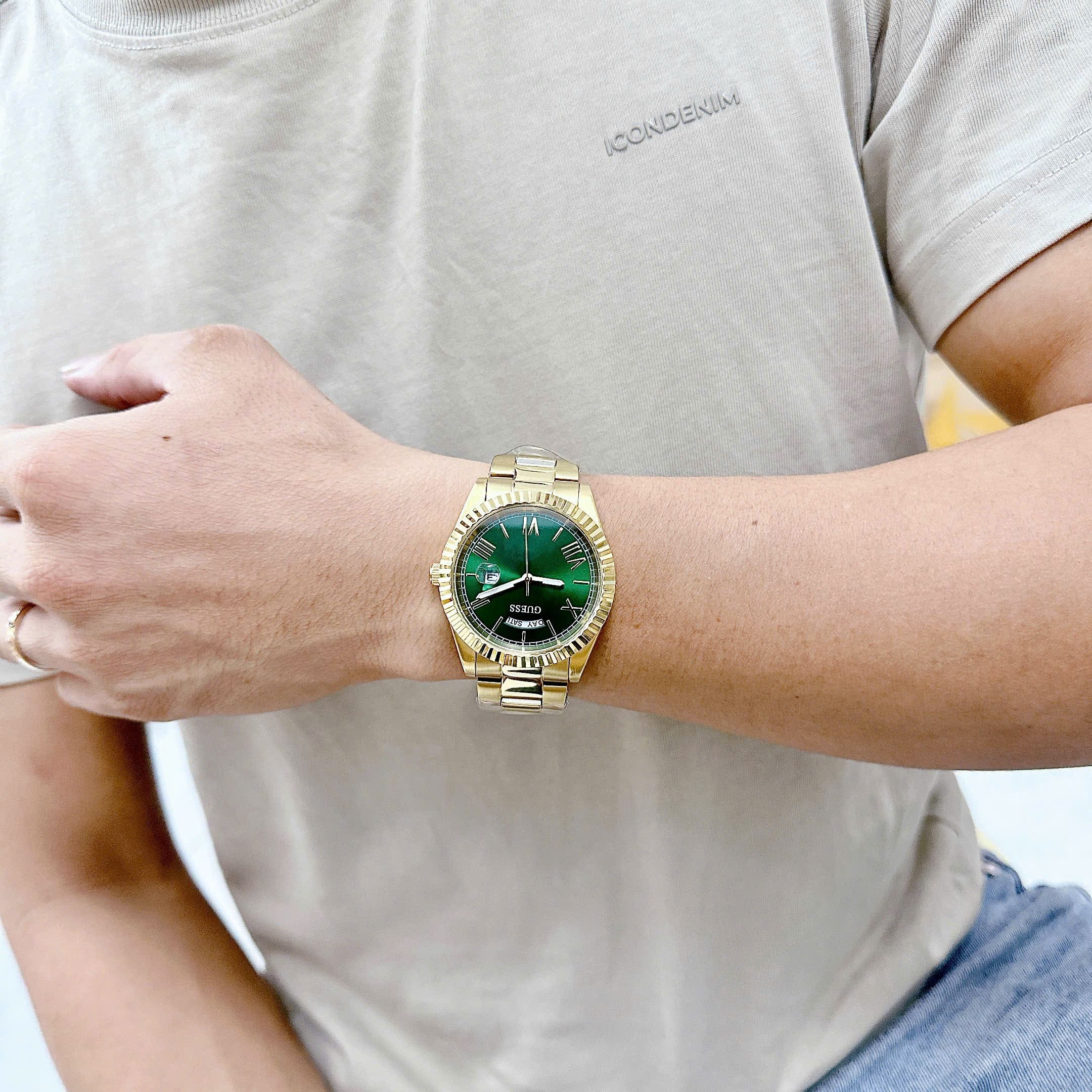 Đồng Hồ Guess 2 Lịch |Nam Giới |Mặt Xanh Lá |Dây Kim Loại Vàng Gold |Máy Pin (Quartz) |Size 42mm |donghogiatot.vn