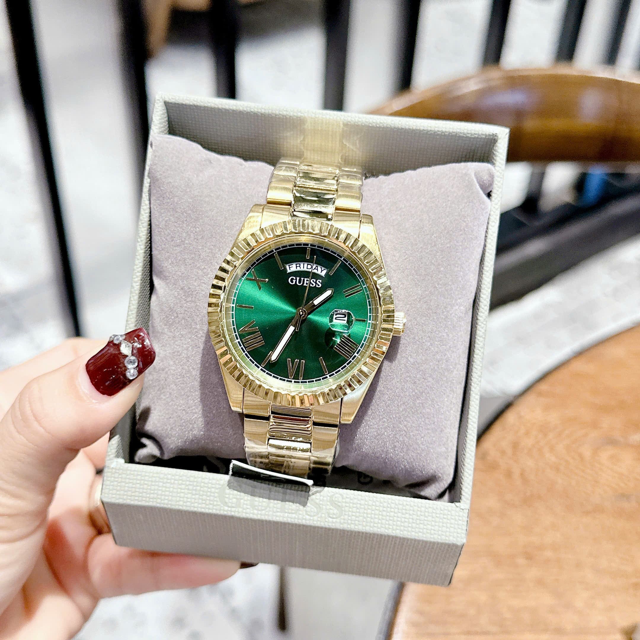 Đồng Hồ Guess 2 Lịch |Nam Giới |Mặt Xanh Lá |Dây Kim Loại Vàng Gold |Máy Pin (Quartz) |Size 42mm |donghogiatot.vn