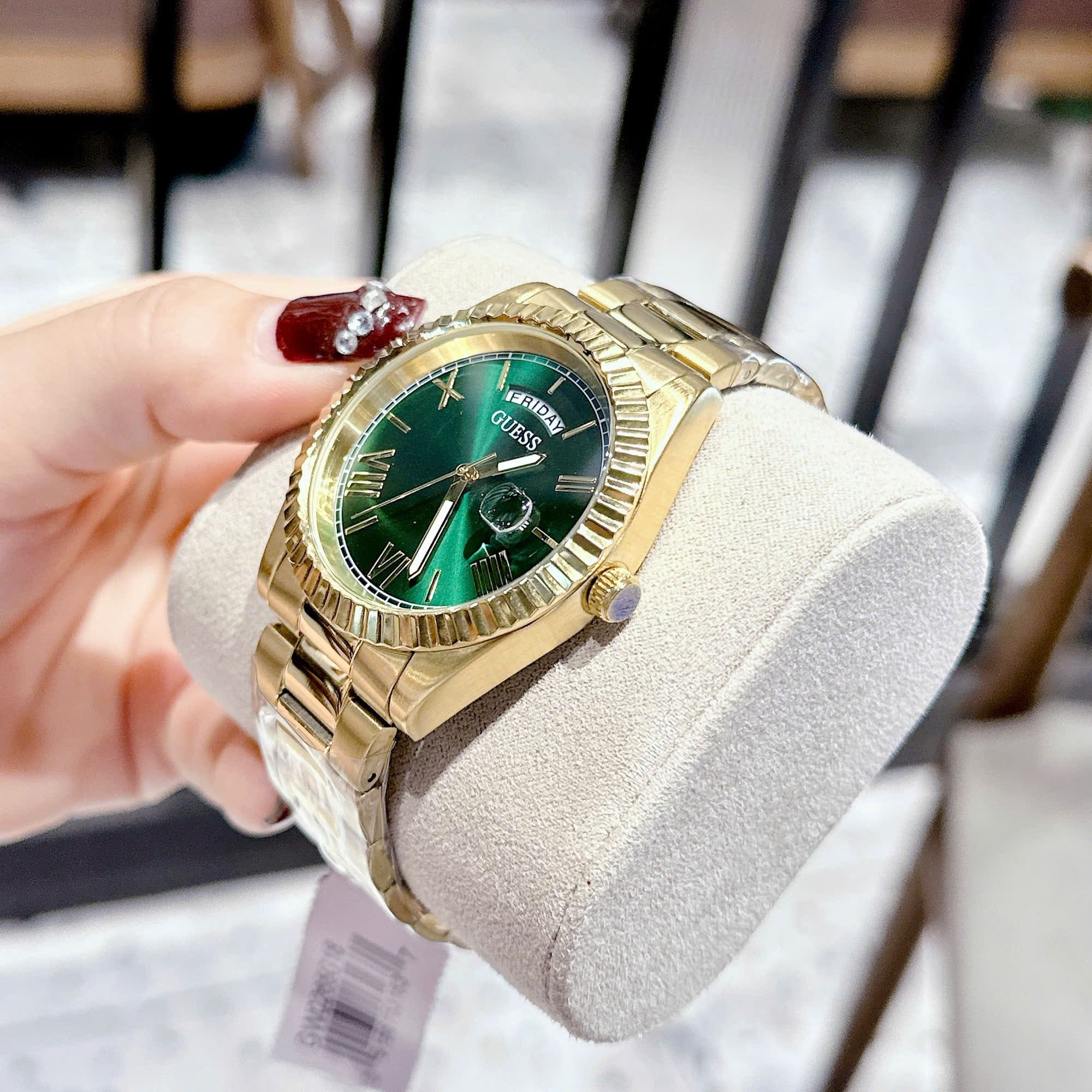 Đồng Hồ Guess 2 Lịch |Nam Giới |Mặt Xanh Lá |Dây Kim Loại Vàng Gold |Máy Pin (Quartz) |Size 42mm |donghogiatot.vn