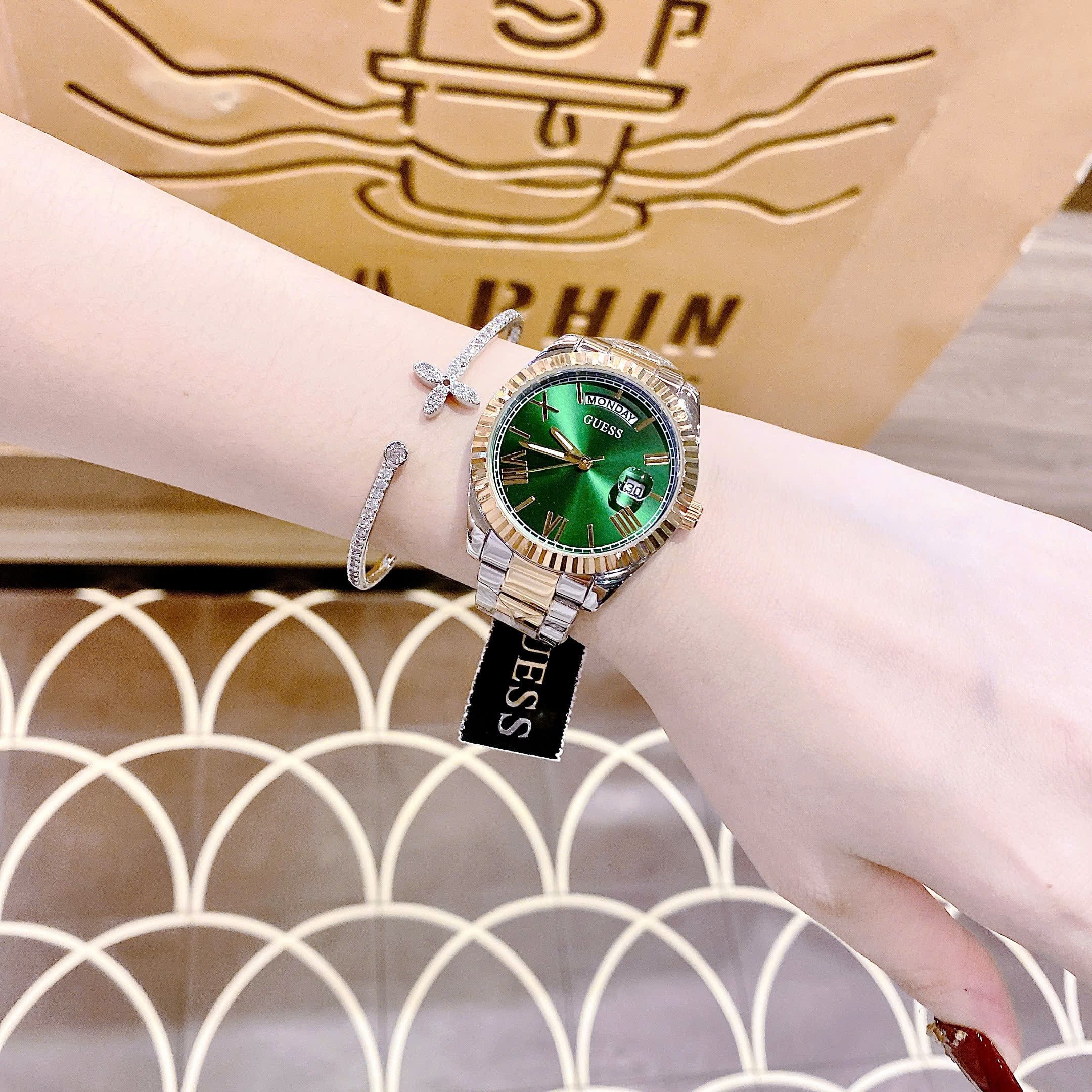 Đồng Hồ Guess Connoisseur |Nữ Giới |Mặt Xanh Lá |Dây Kim Loại Demi Vàng Gold |Máy Pin (Quartz) |Size 36mm |donghogiatot.vn