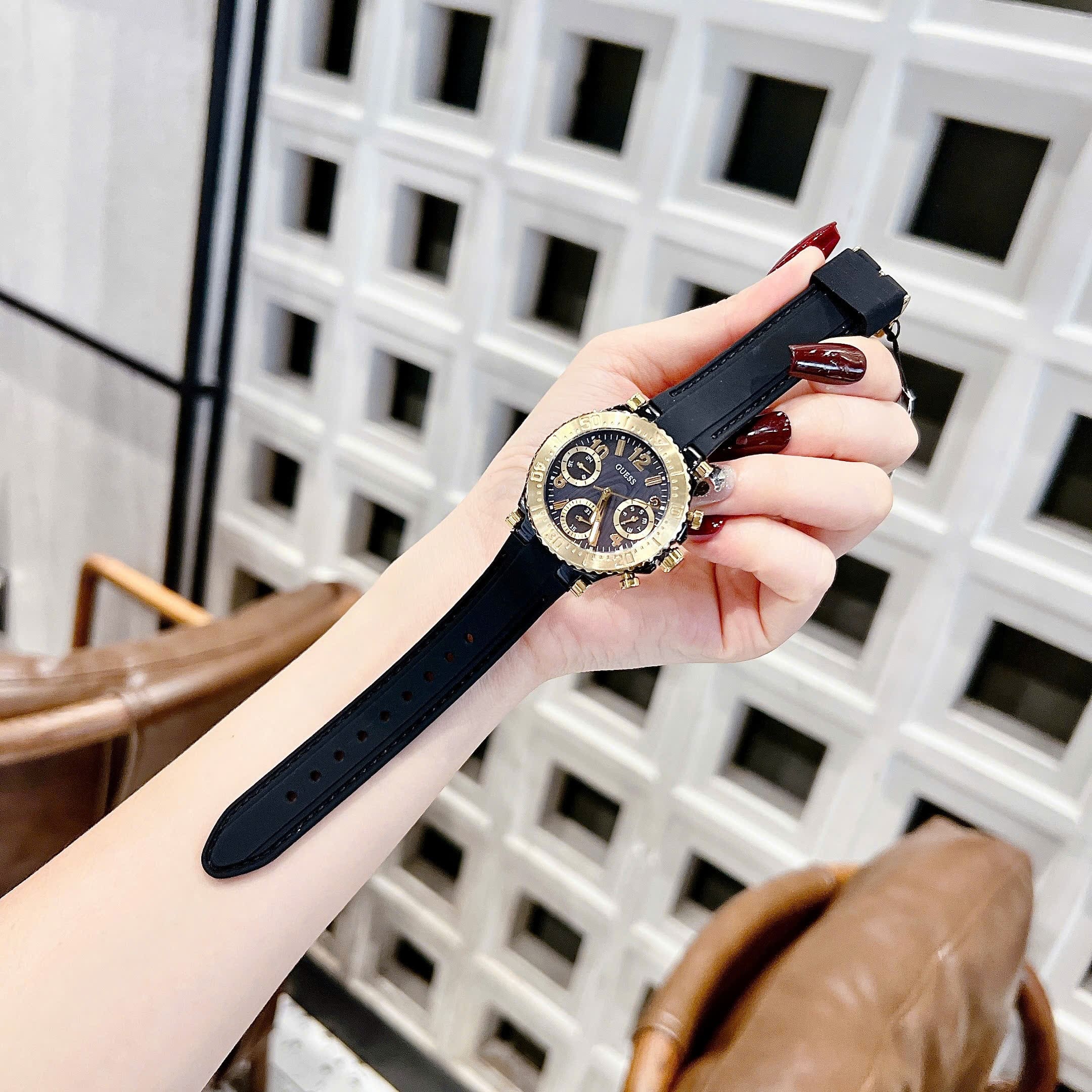 Đồng Hồ Guess Cosmic |Nữ Giới |Mặt Vàng Gold |Dây Cao Su Màu Đen |Máy Pin (Quartz) |Size 36mm |donghogiatot.vn