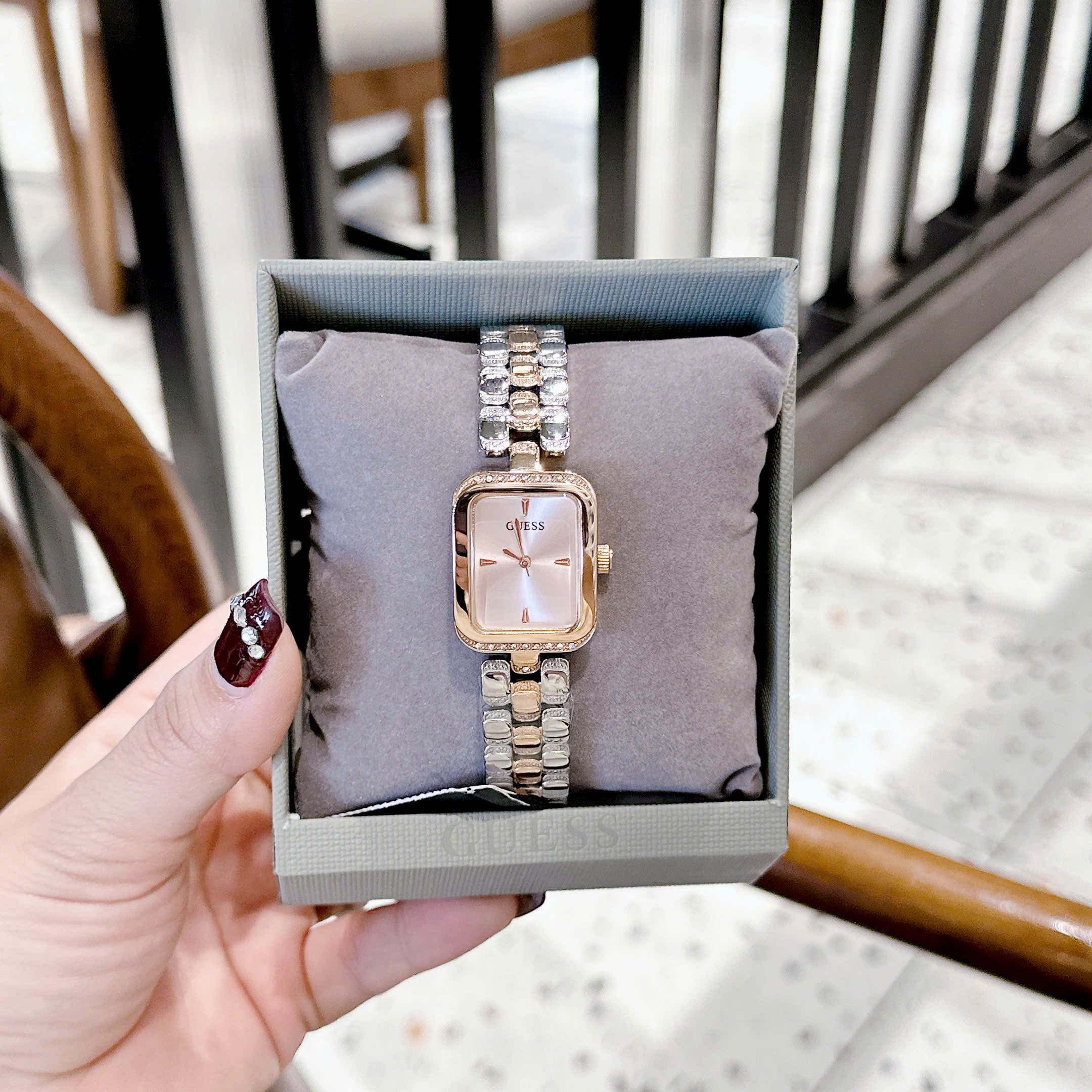 Đồng Hồ Guess Damenuhr |Nữ Giới |Mặt Chữ Nhật Hồng |Dây Kim Loại Demi Rose Gold |Máy Pin (Quartz) |Size 22mm |donghogiatot.vn