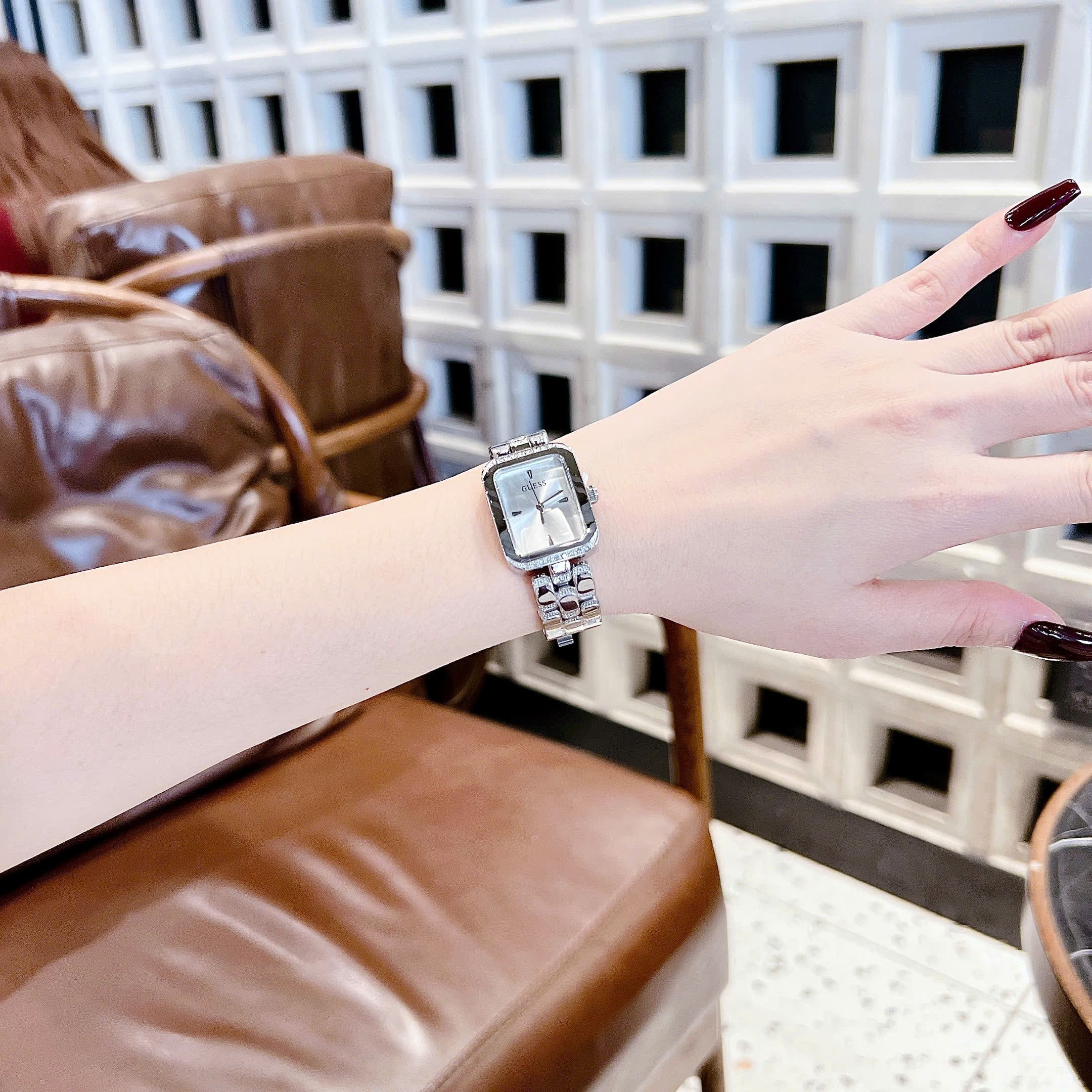 Đồng Hồ Guess Damenuhr |Nữ Giới |Mặt Chữ Nhật Trắng |Dây Kim Loại Silver |Máy Pin (Quartz) |Size 22mm |donghogiatot.vn