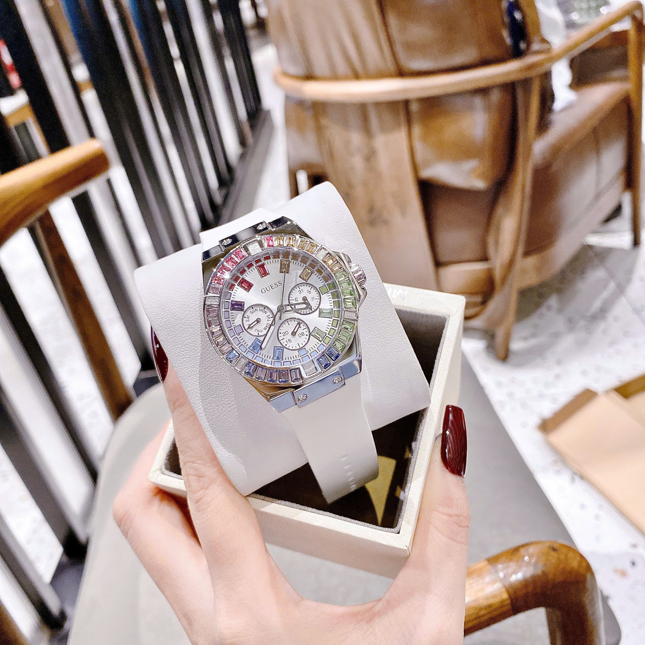 Đồng Hồ Guess Đính Pha Lê Nhiều Màu |Nữ Giới |Silver |Dây Cao Su Trắng |Máy Pin (Quartz) |Size 38mm |donghogiatot.vn