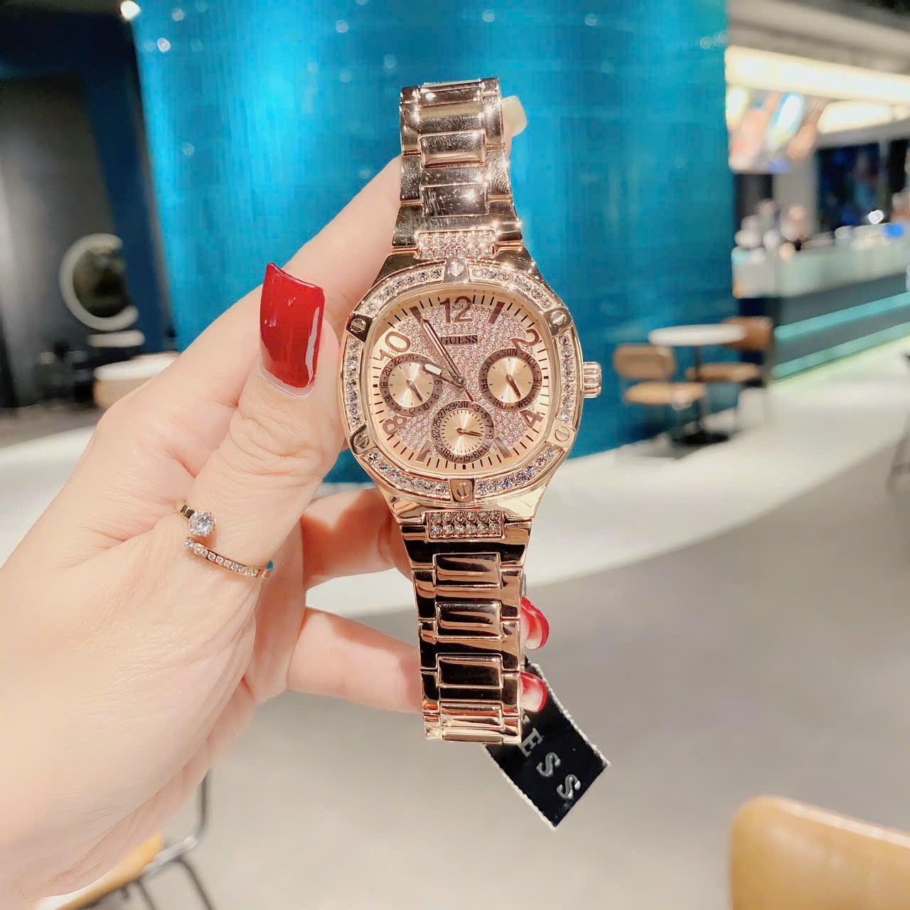 Đồng Hồ Guess Duke |Nữ Giới |Mặt Vuông |Dây Kim Loại Rose Gold |Máy Pin (Quartz) |Size 40mm |donghogiatot.vn