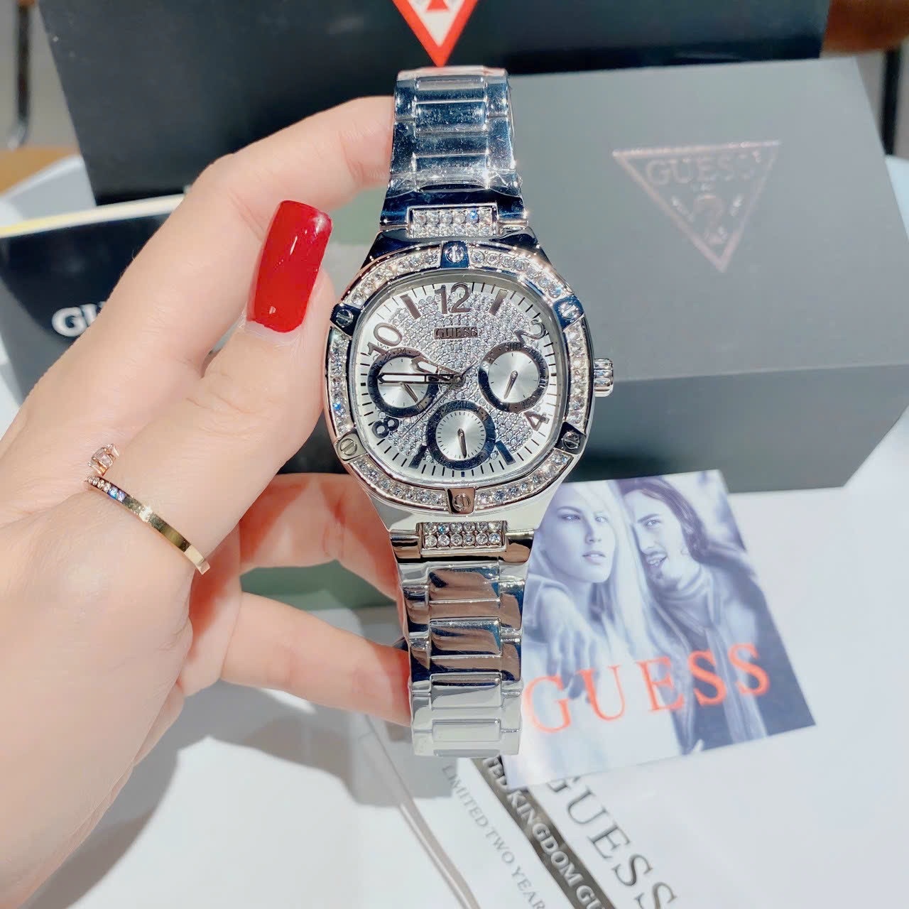 Đồng Hồ Guess Duke |Nữ Giới |Mặt Vuông |Dây Kim Loại Silver |Máy Pin (Quartz) |Size 40mm |donghogiatot.vn