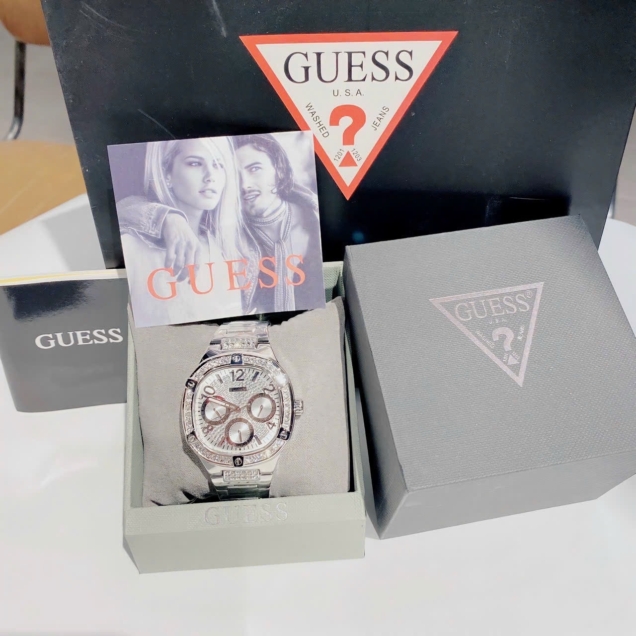 Đồng Hồ Guess Duke |Nữ Giới |Mặt Vuông |Dây Kim Loại Silver |Máy Pin (Quartz) |Size 40mm |donghogiatot.vn