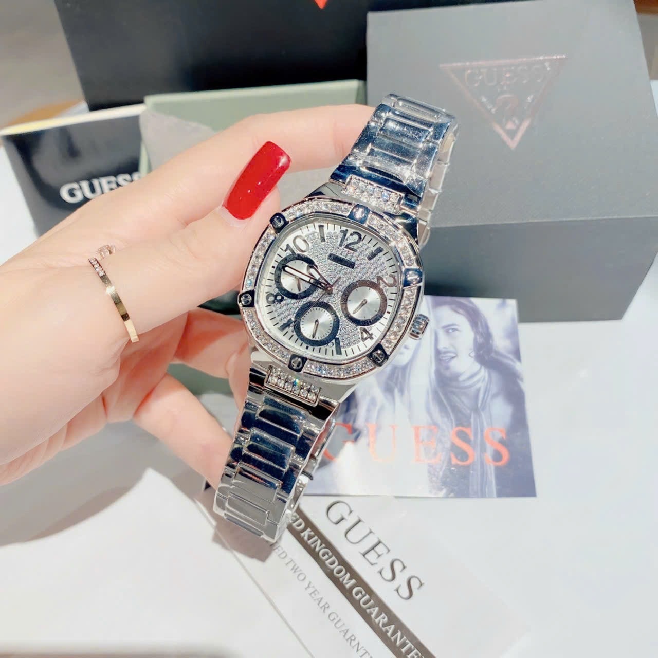 Đồng Hồ Guess Duke |Nữ Giới |Mặt Vuông |Dây Kim Loại Silver |Máy Pin (Quartz) |Size 40mm |donghogiatot.vn
