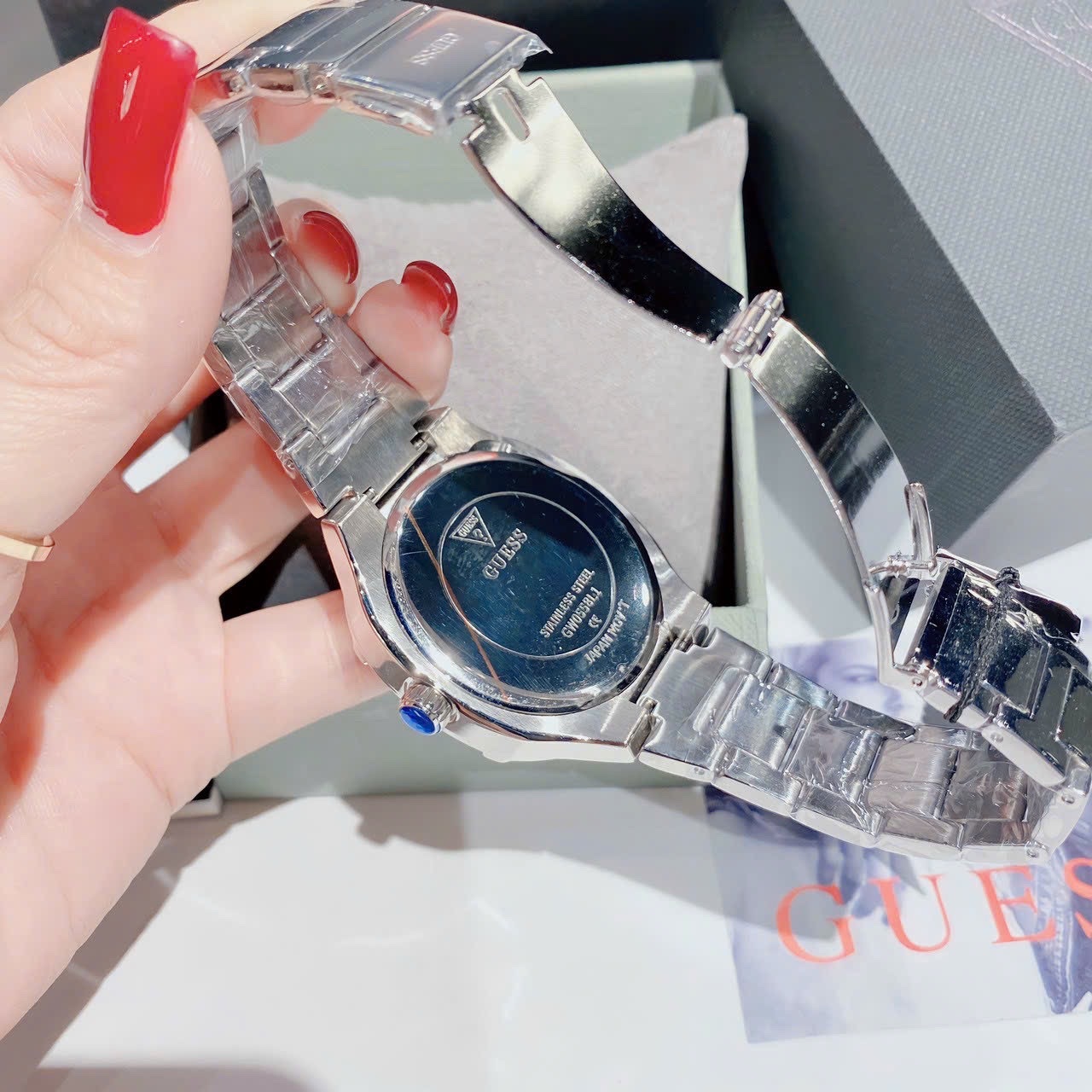 Đồng Hồ Guess Duke |Nữ Giới |Mặt Vuông |Dây Kim Loại Silver |Máy Pin (Quartz) |Size 40mm |donghogiatot.vn