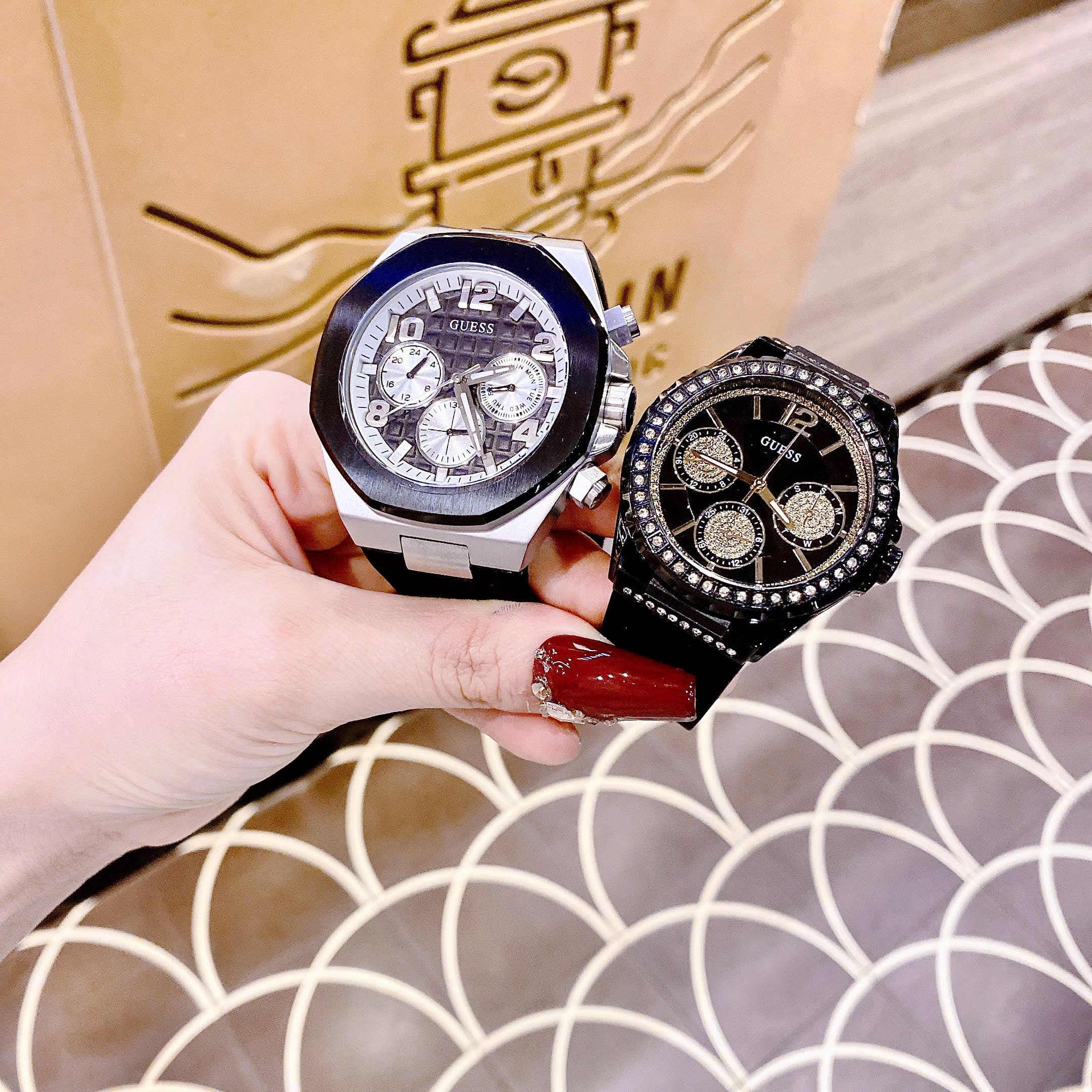 Đồng Hồ Guess Empire |Cặp Đôi |Mặt Tròn Đen |Đính Đá |Dây Cao Su |Size 46x38mm |donghogiatot.vn