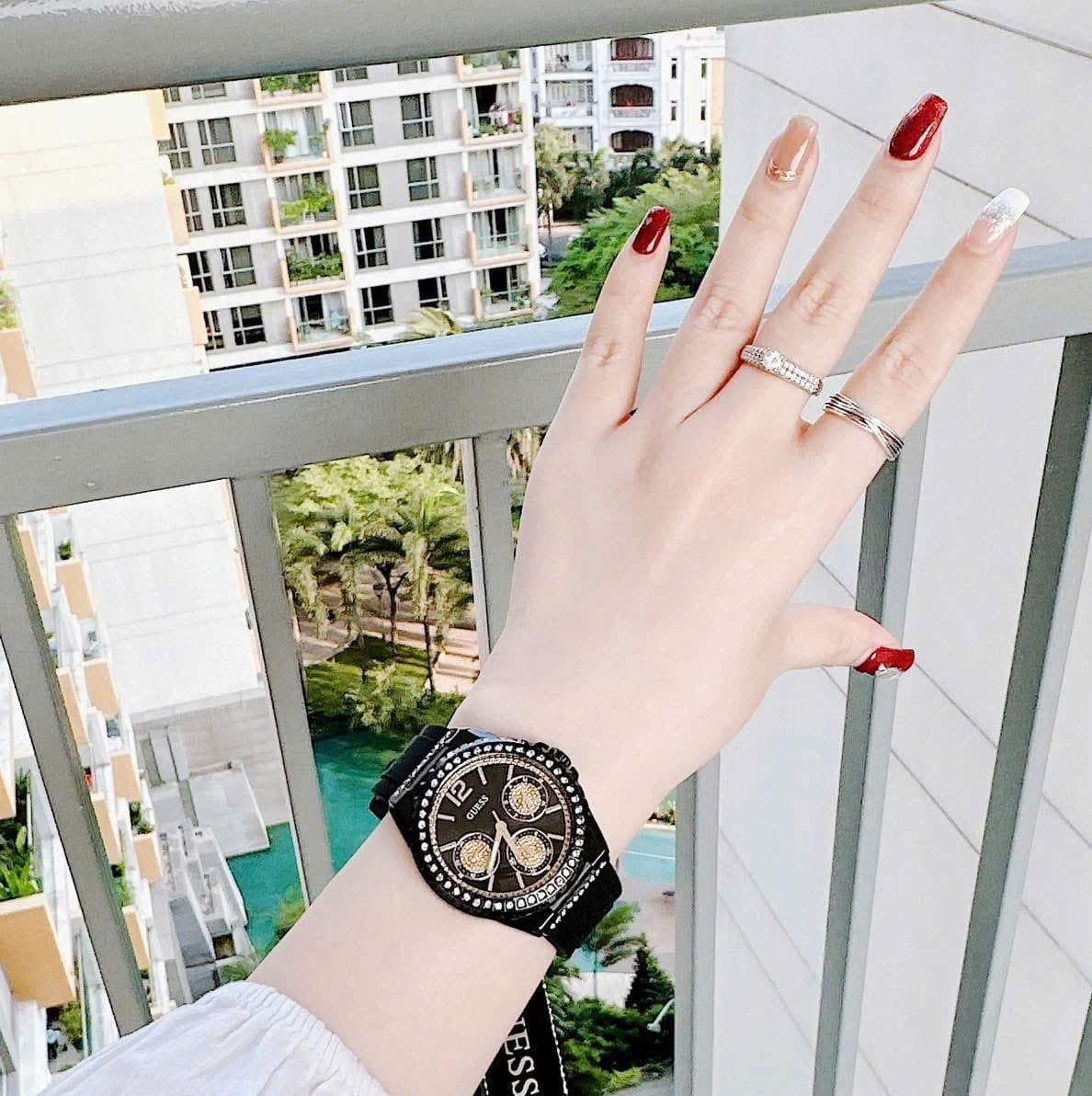 Đồng Hồ Guess Empire |Cặp Đôi |Mặt Tròn Đen |Đính Đá |Dây Cao Su |Size 46x38mm |donghogiatot.vn