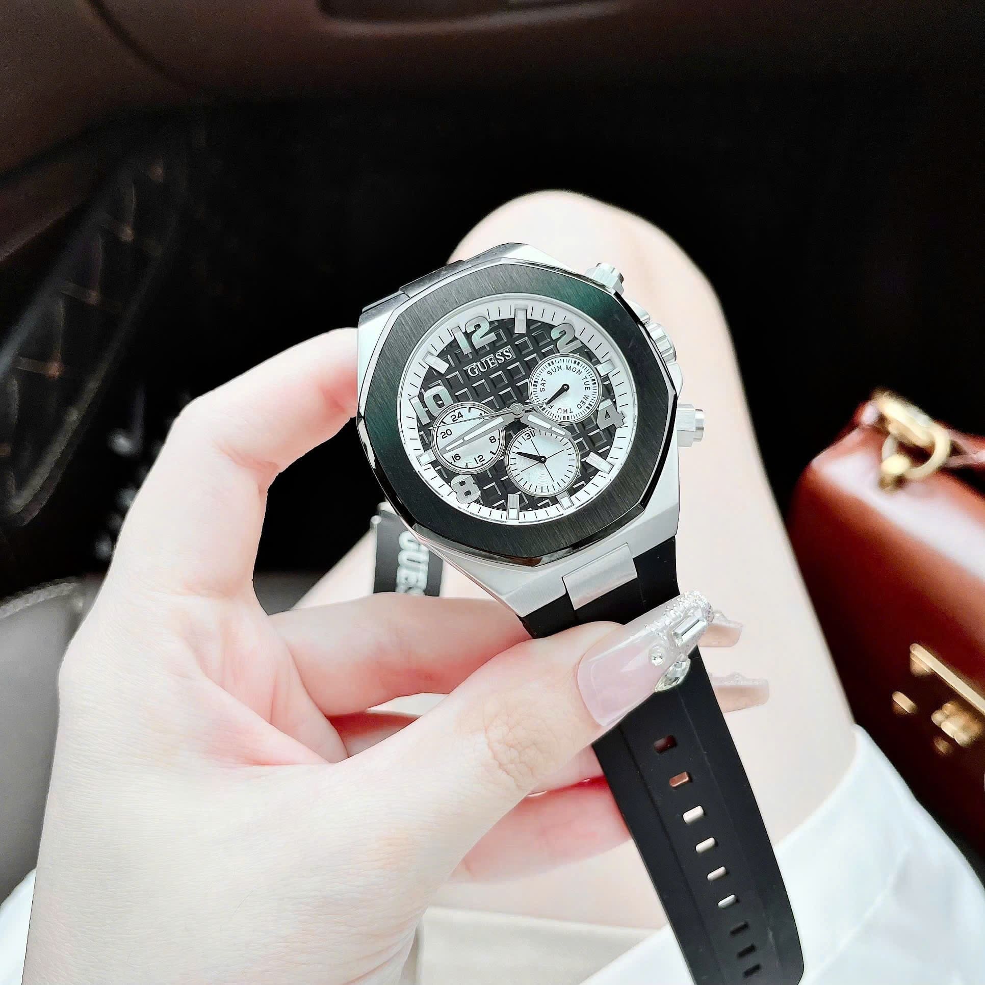 Đồng Hồ Guess Empire |Cặp Đôi |Mặt Tròn Đen |Đính Đá |Dây Cao Su |Size 46x38mm |donghogiatot.vn