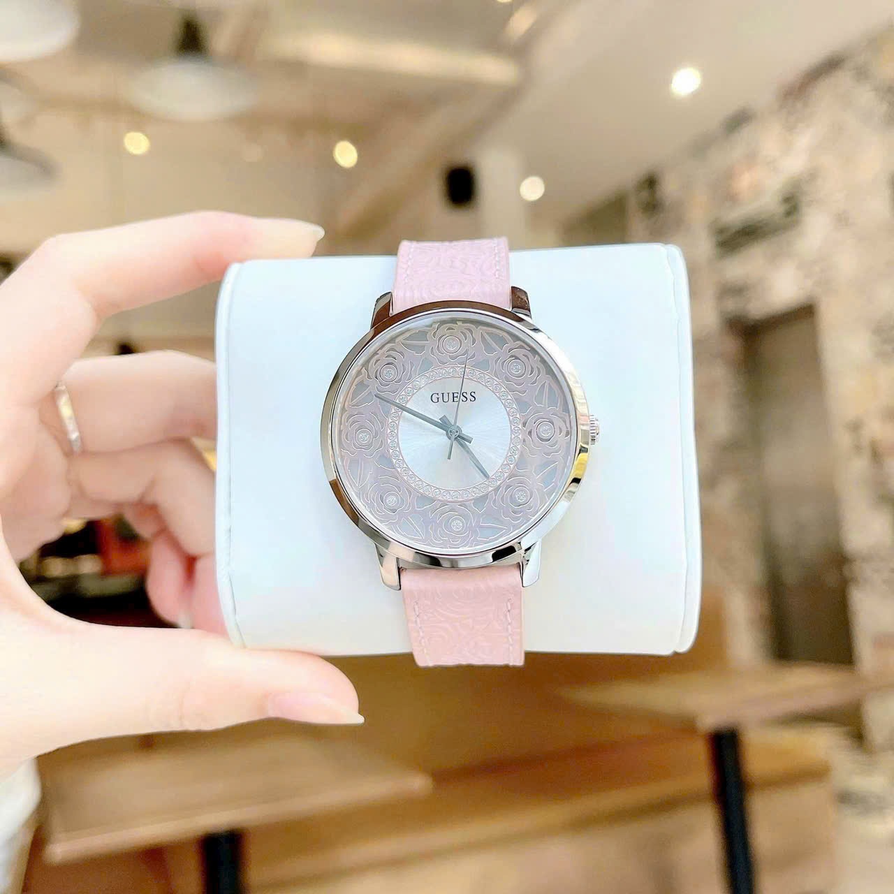 Đồng Hồ Guess Flora |Nữ Giới |Họa Tiết Hoa Hồng |Dây Da Màu Hồng |Máy Pin (Quartz) |Size 39mm |donghogiatot.vn