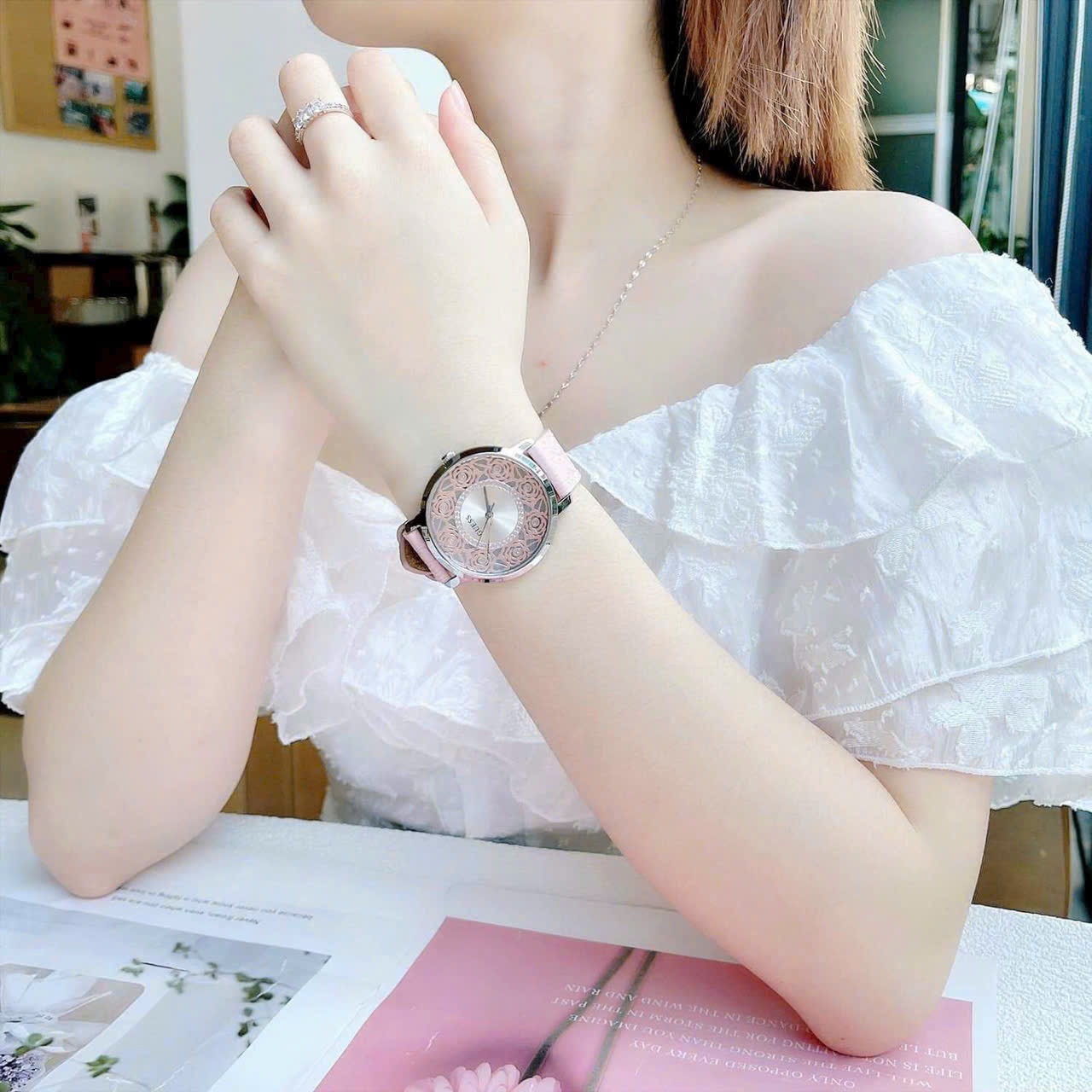 Đồng Hồ Guess Flora |Nữ Giới |Họa Tiết Hoa Hồng |Dây Da Màu Hồng |Máy Pin (Quartz) |Size 39mm |donghogiatot.vn