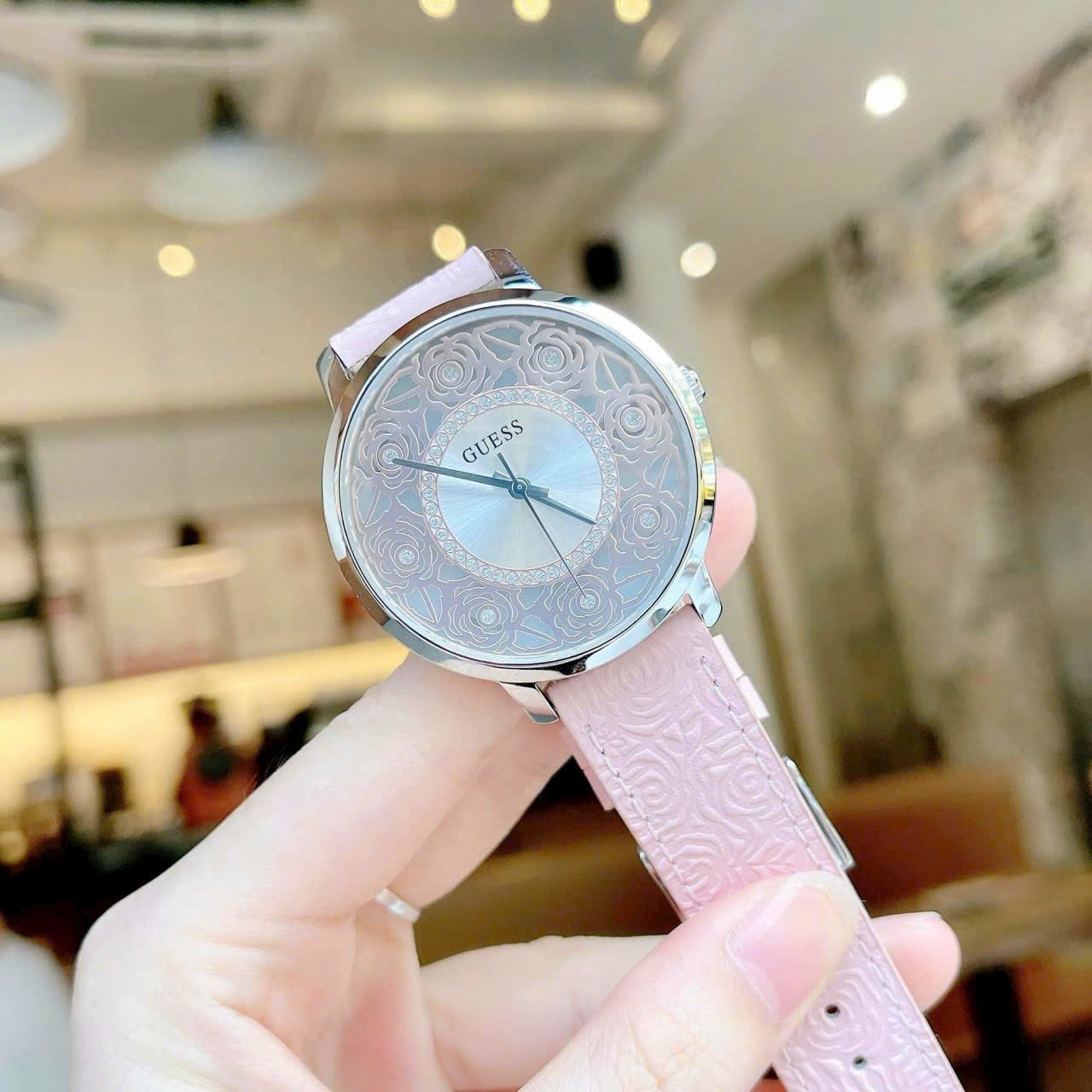 Đồng Hồ Guess Flora |Nữ Giới |Họa Tiết Hoa Hồng |Dây Da Màu Hồng |Máy Pin (Quartz) |Size 39mm |donghogiatot.vn