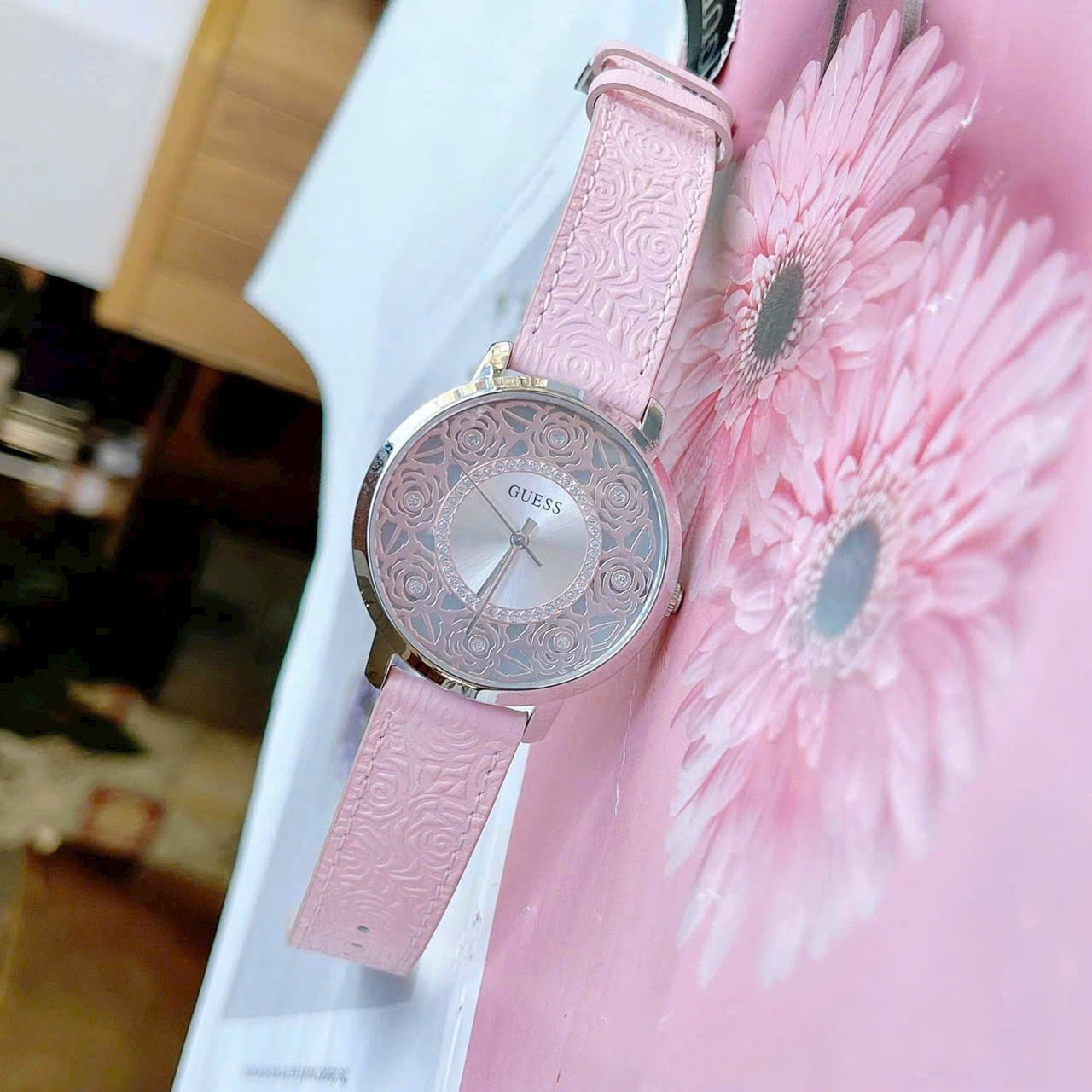 Đồng Hồ Guess Flora |Nữ Giới |Họa Tiết Hoa Hồng |Dây Da Màu Hồng |Máy Pin (Quartz) |Size 39mm |donghogiatot.vn
