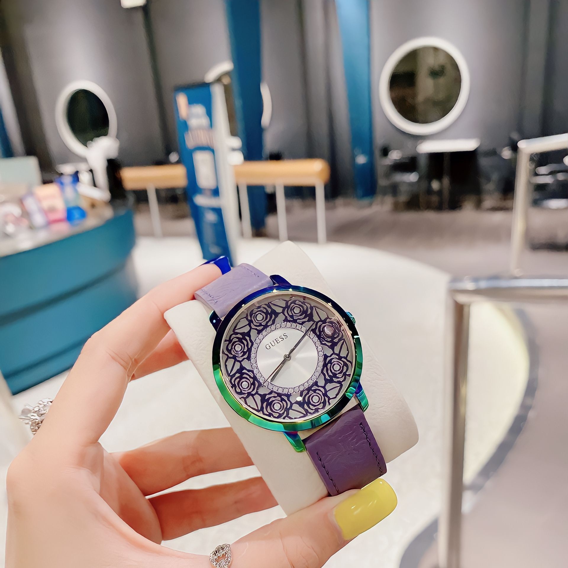 Đồng Hồ Guess Flora |Nữ Giới |Mặt Bông Hoa |Dây Da Tím |Máy Pin (Quartz) |Size 40mm |donghogiatot.vn