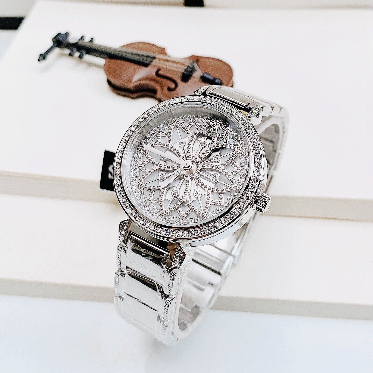 Đồng Hồ Guess Flora |Nữ Giới |Bông Hoa |Dây Kim Loại Trắng Silver |Máy Pin (Quartz) |Size 36mm |donghogiatot.vn