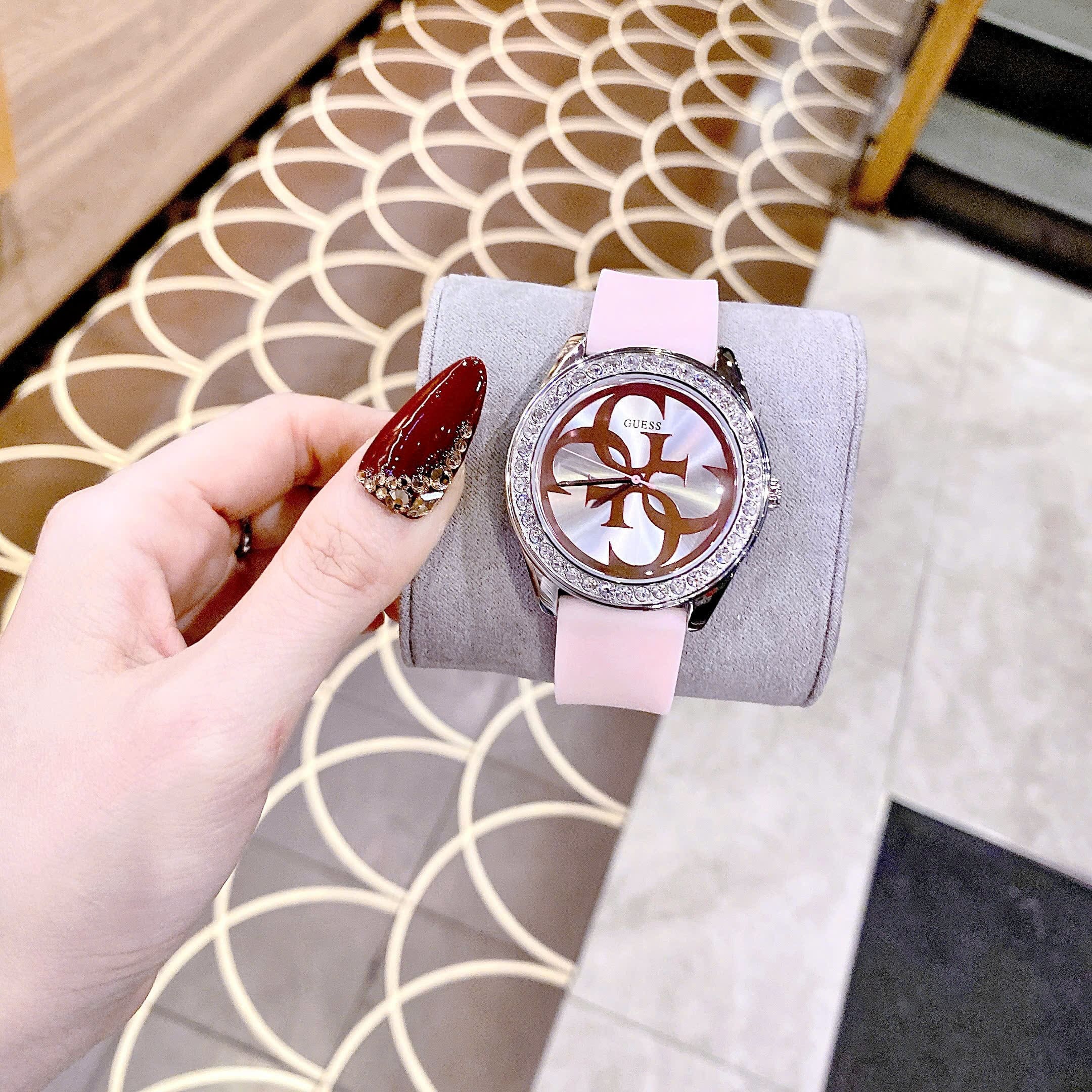 Đồng Hồ Guess G-Twist |Nữ Giới |Đính Đá |Silver |Dây Silicone Hồng |Máy Pin (Quartz) |Size 38mm |donghogiatot.vn