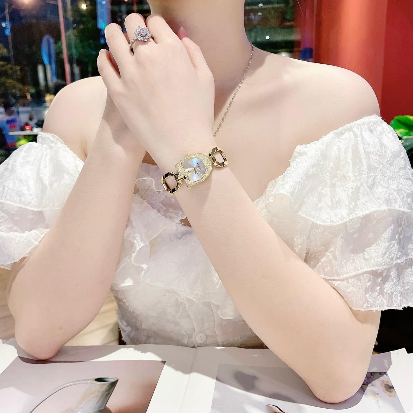 Đồng Hồ Guess Gia |Nữ Giới |Mặt Chữ G |Dây Mắt Xích Vàng Gold |Máy Pin (Quartz) |Size 22mm |donghogiatot.vn