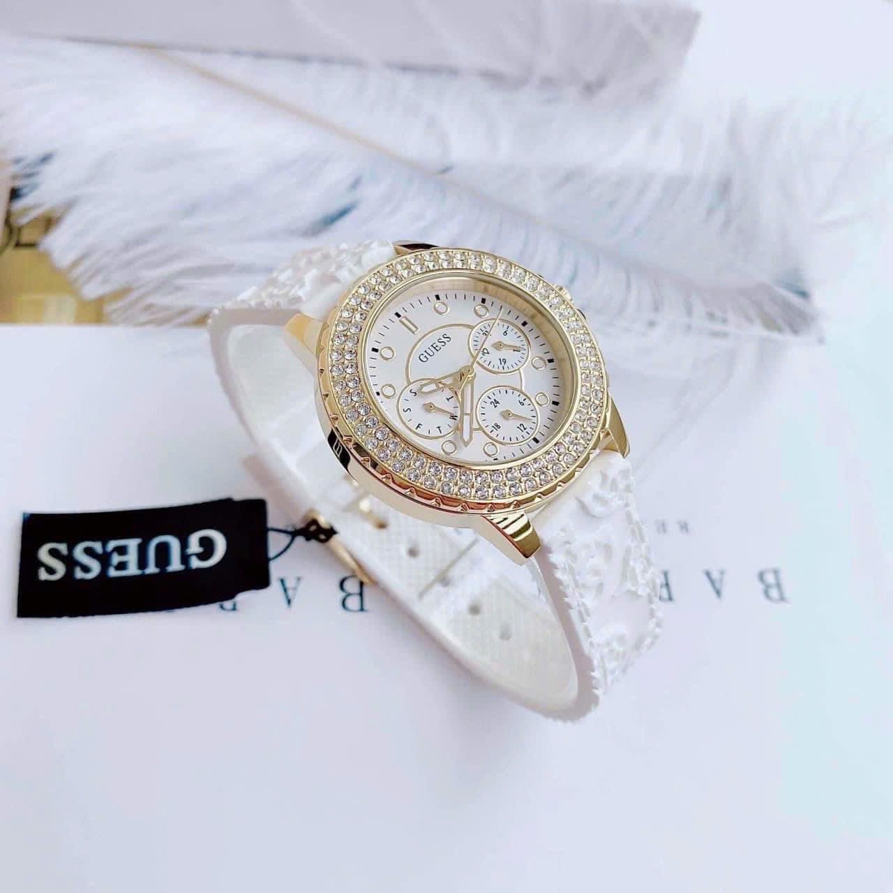 Đồng Hồ Guess Glitter |Nữ Giới |Đính Đá Vàng Gold |Dây Cao Su Trắng |Máy Pin (Quartz) |Size 34mm |donghogiatot.vn